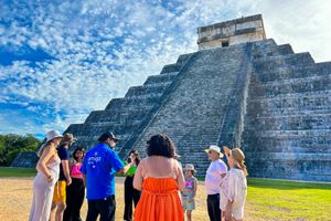 Actividad - Chichén Itzá + Nado en Cenote y Valladolid (Almuerzo Opcional)