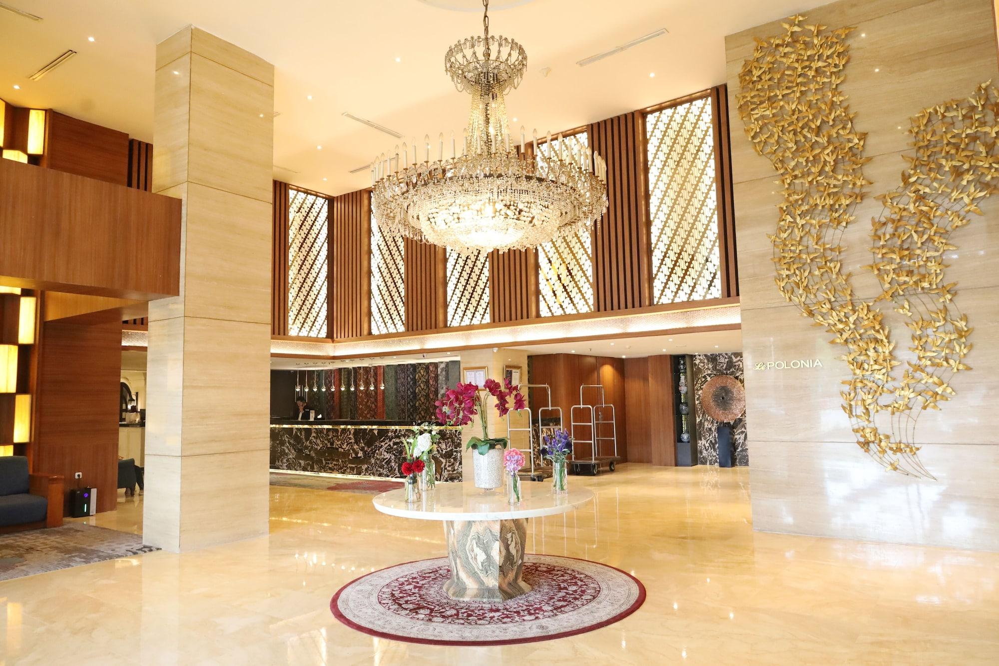 Vista Lobby Le Polonia Hotel & Convention Medan