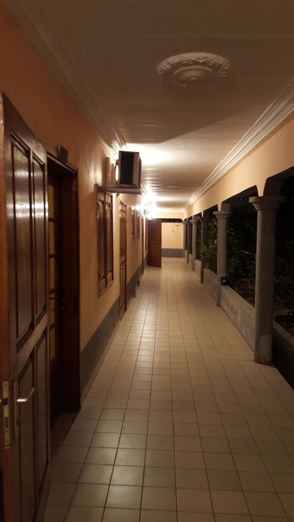 Varios Hôtel Saint Jacques - Centre Ville