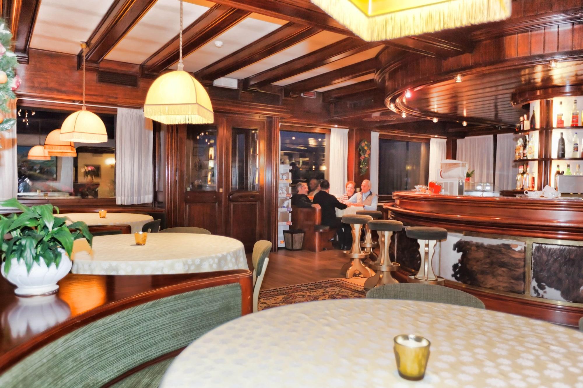 Bar/Salón Corona