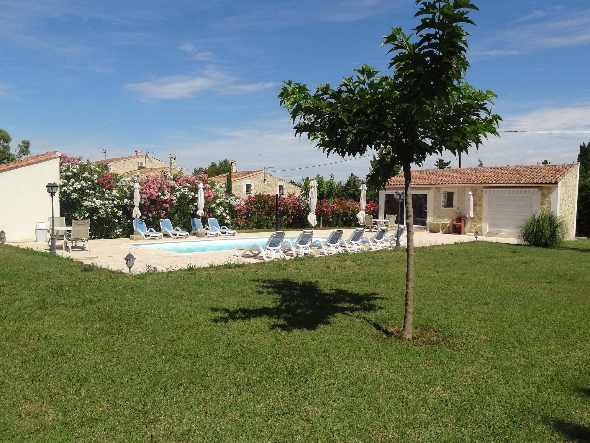 Vista Piscina Locations des Alpilles