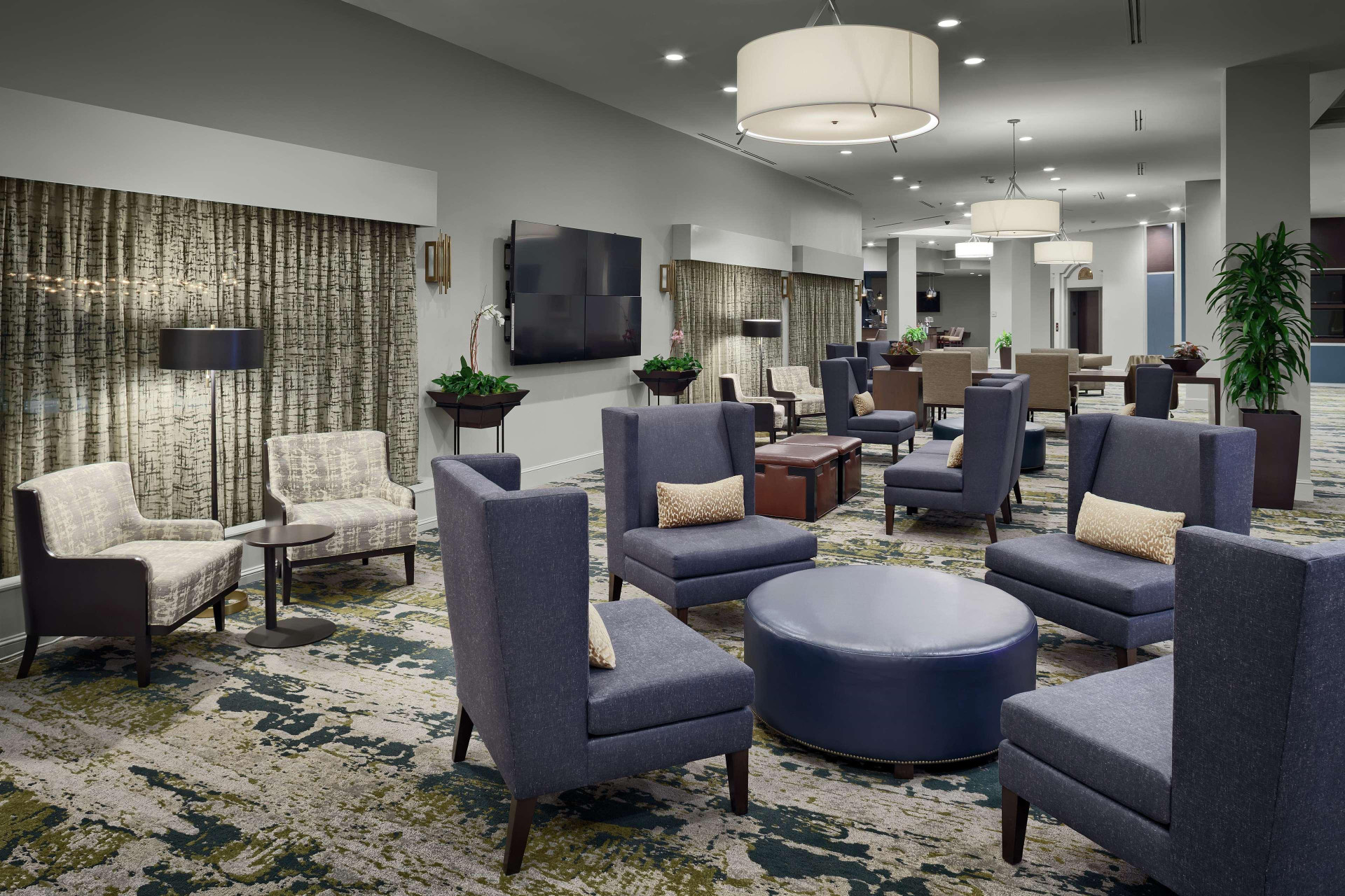 Vista Lobby DoubleTree by Hilton San Antonio Downtown