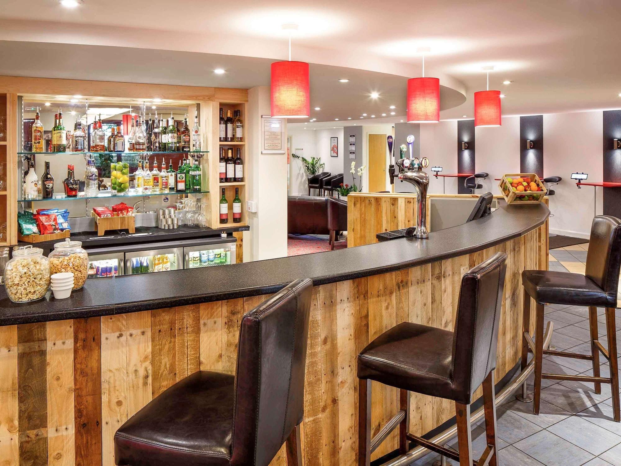 Bar/Salón ibis Lincoln