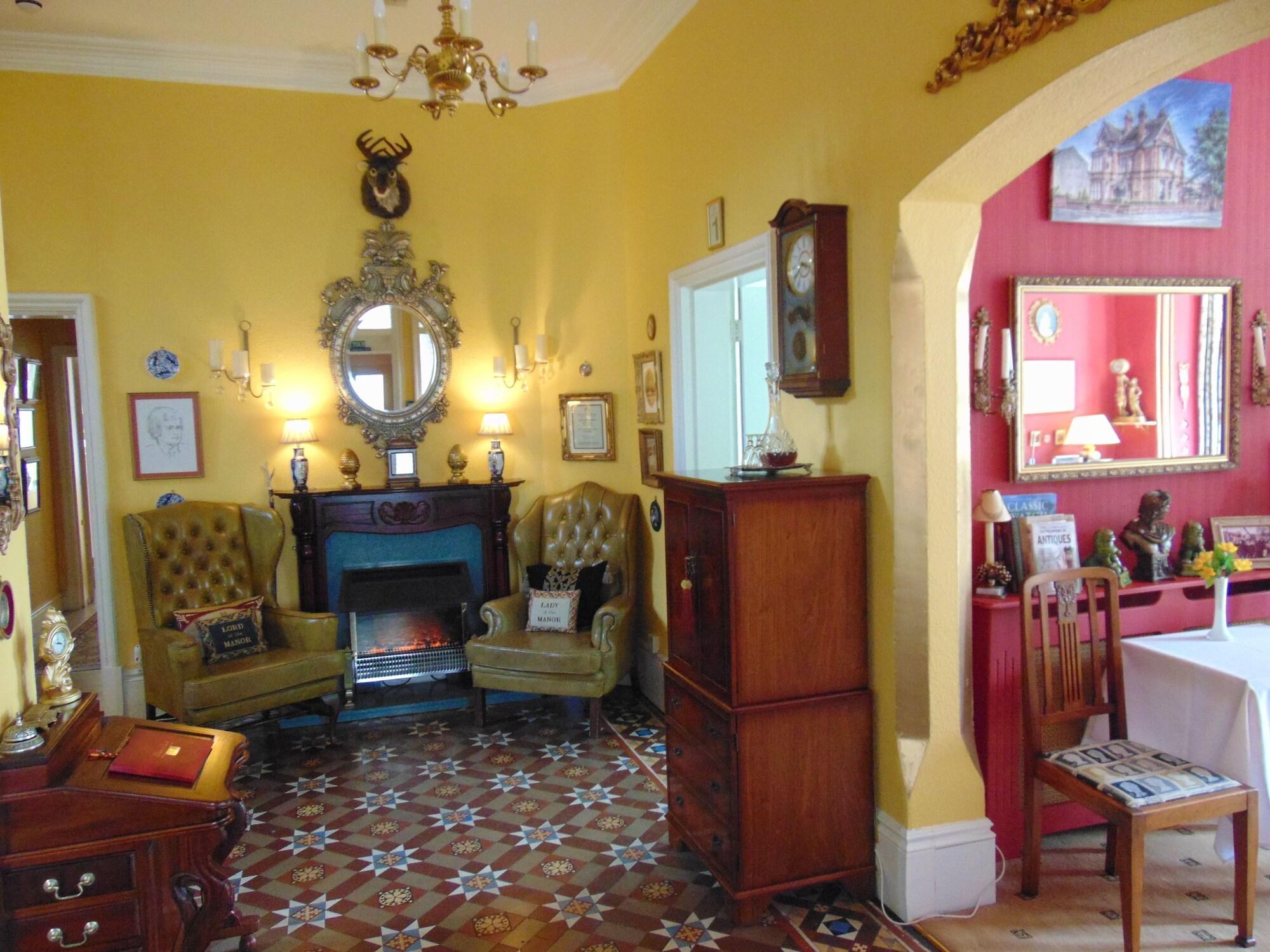 Instalaciones Recreativas Holywell House