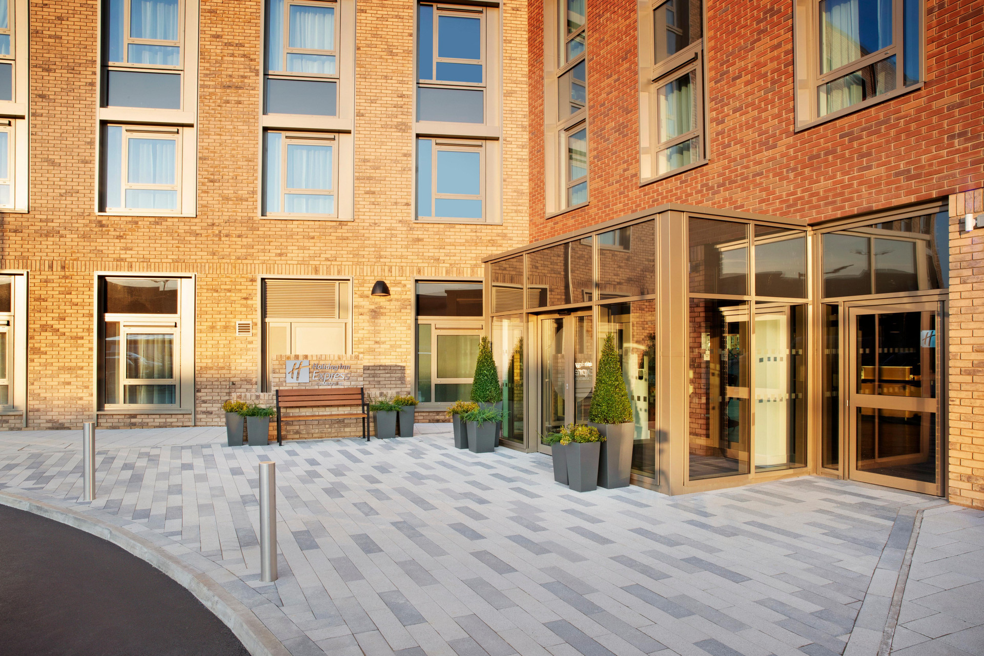 Vista Lobby Holiday Inn Express Cambridge West Cambourne by IHG