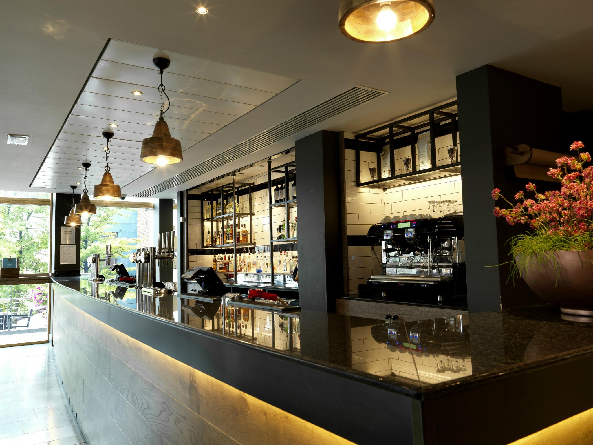 Bar/Salón Hilton Garden Inn Birmingham Brindley Place