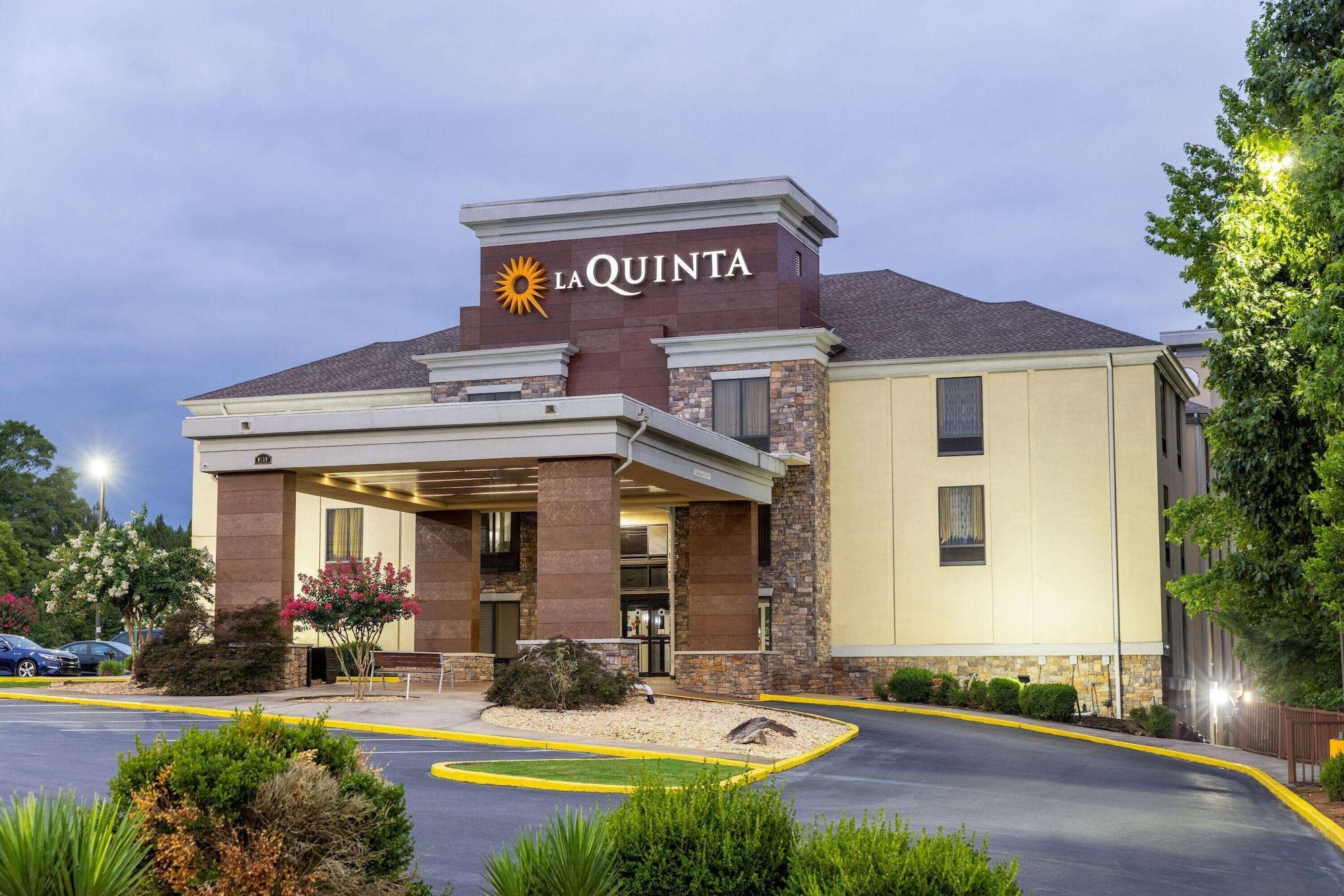 Vista Exterior La Quinta Inn & Suites by Wyndham Covington