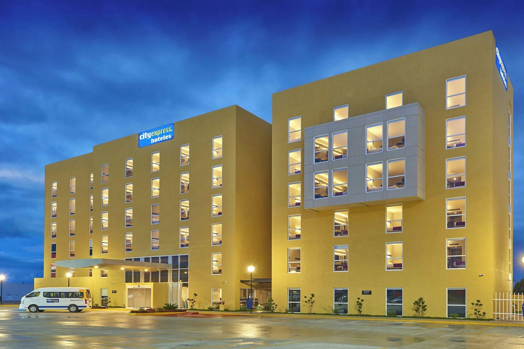 Vista Exterior City Express by Marriott Comitan