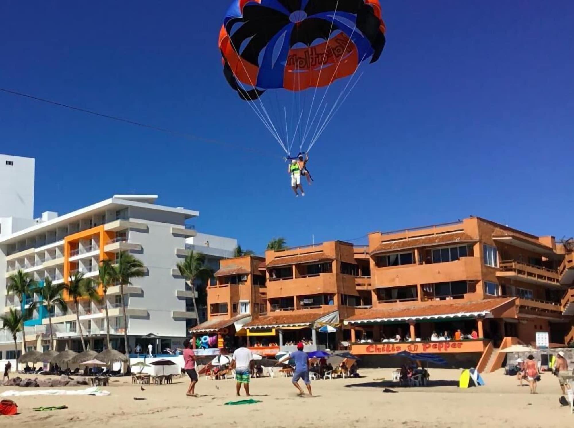 Varios Playa Suites Mazatlán