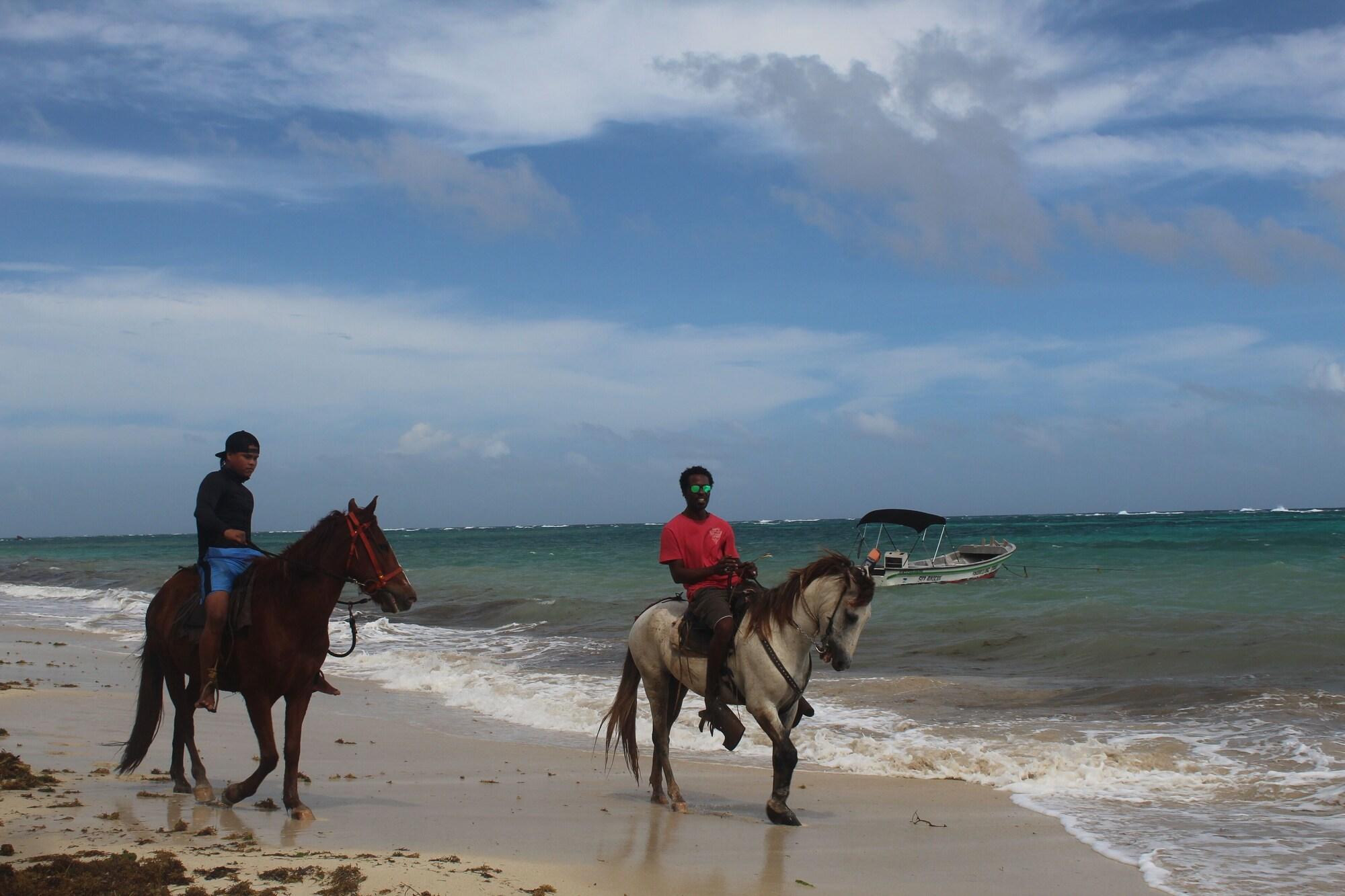 Instalaciones Recreativas Little Corn Beach and Bungalow