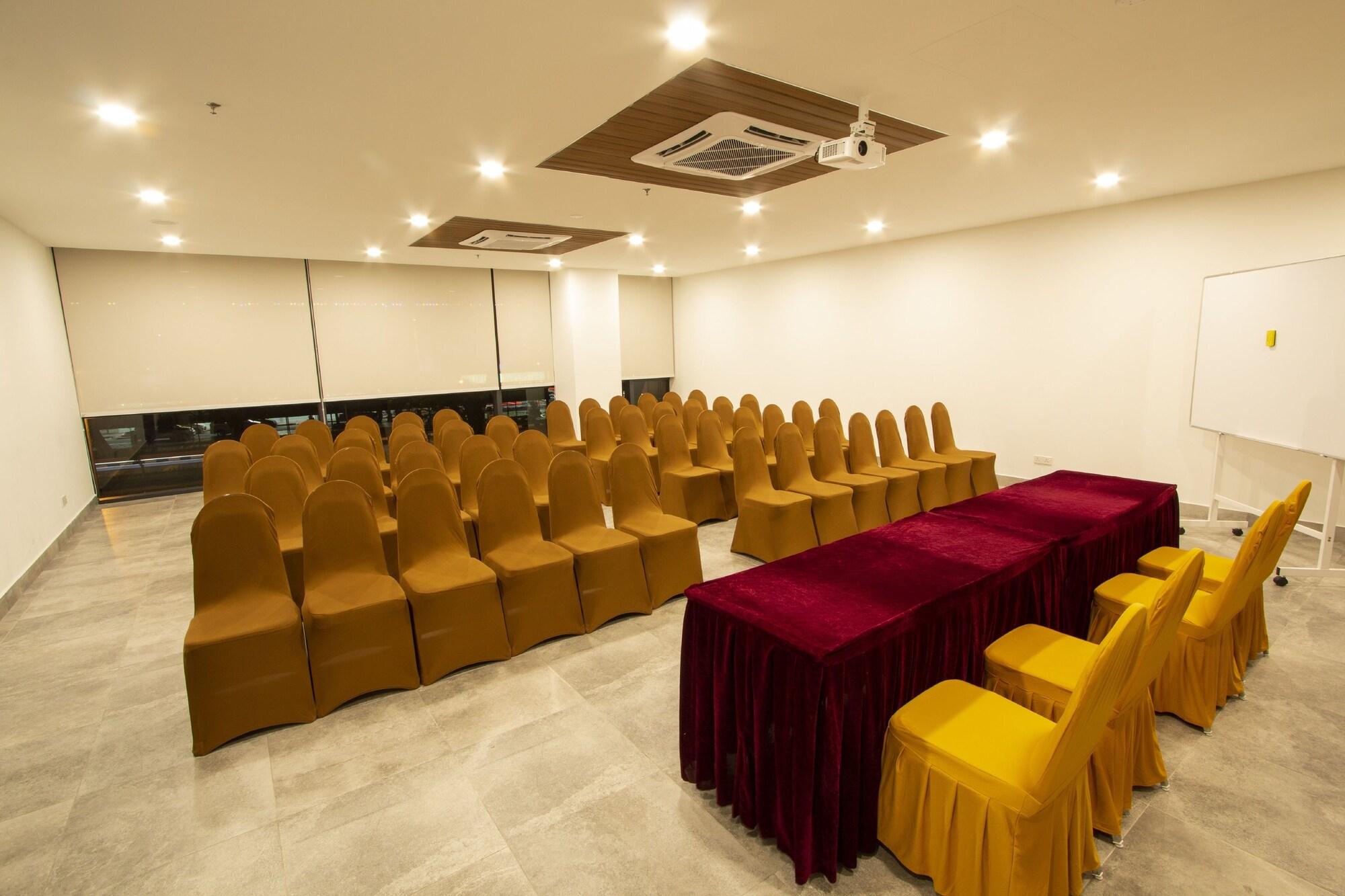 Sala de Reuniones AZ Hotel & Serviced Apartments