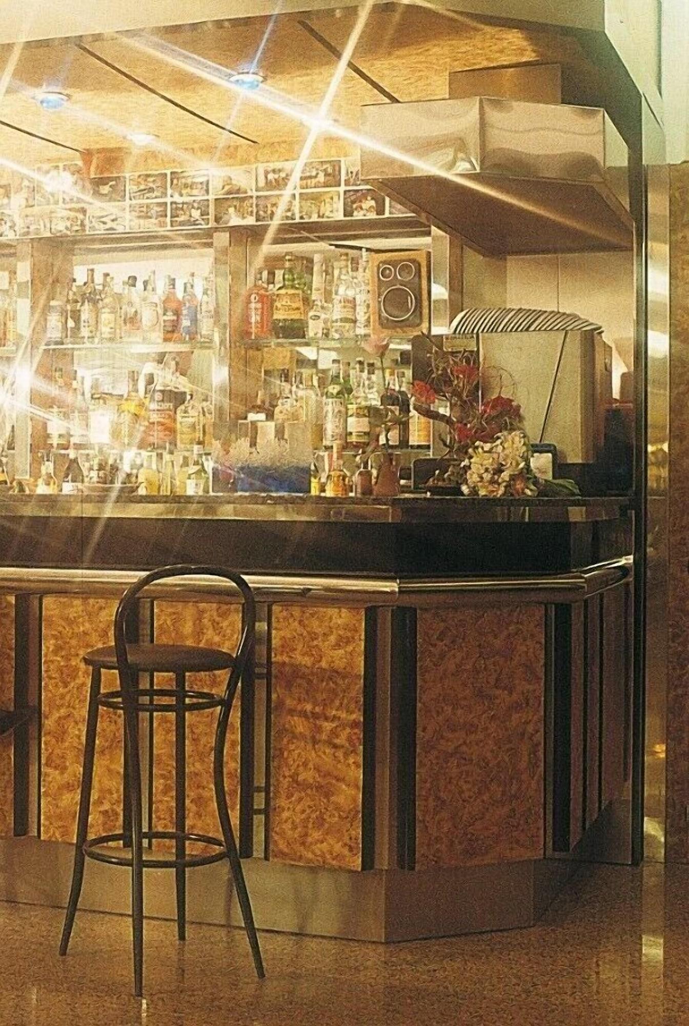 Bar/Salón Hotel Caraibi