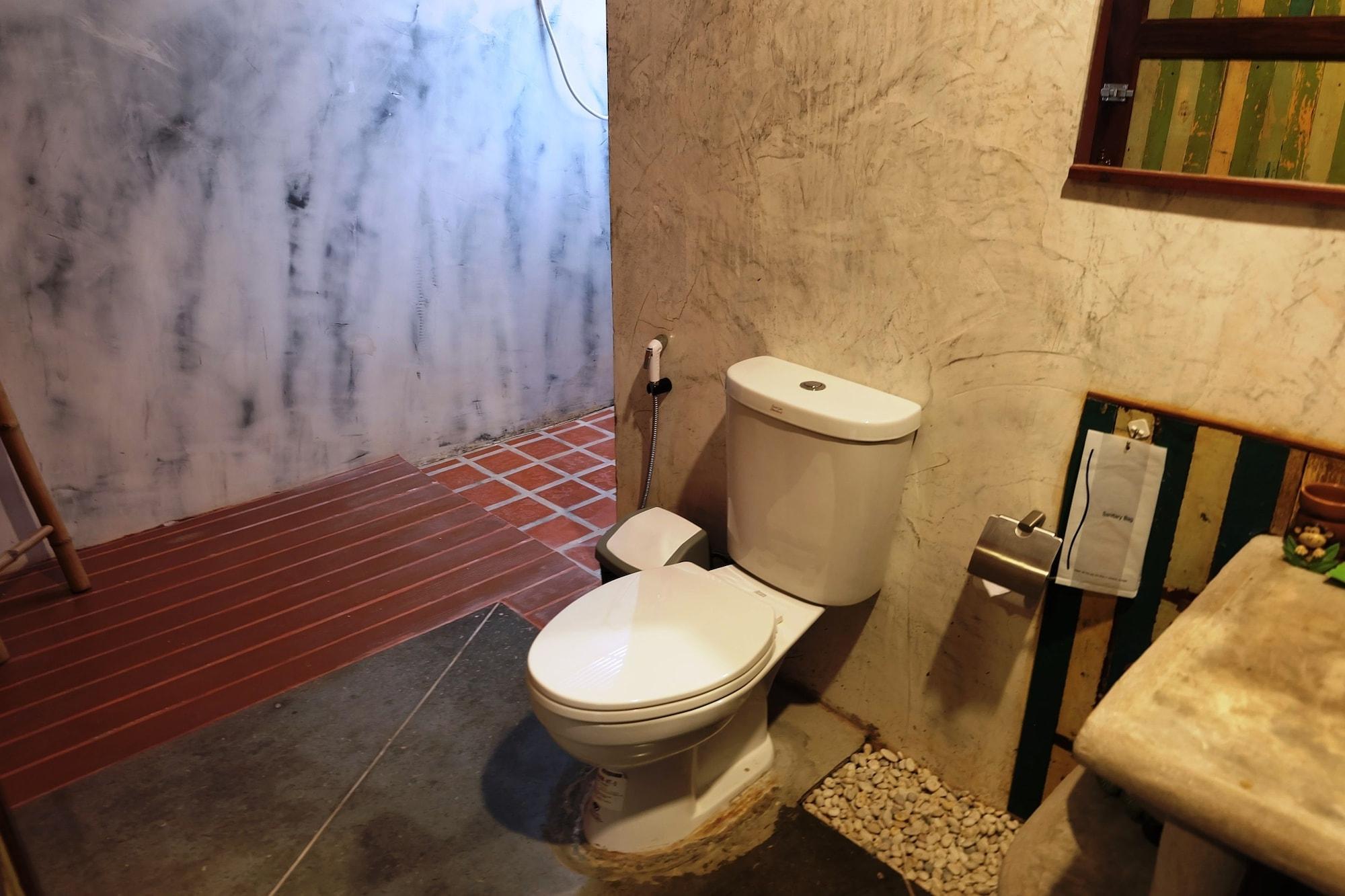 Equipamiento de Habitación BaanChompooAmphawa