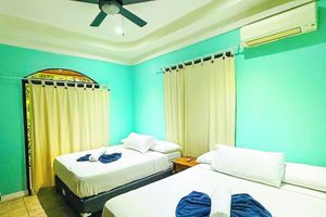 Renta Vacacional - Manuel Antonio, Private Pool Jacuzzi, Pool table, Gated community