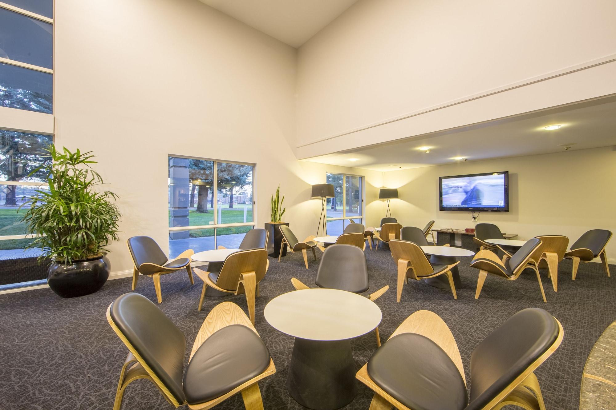 Vista Lobby ibis Styles Canberra