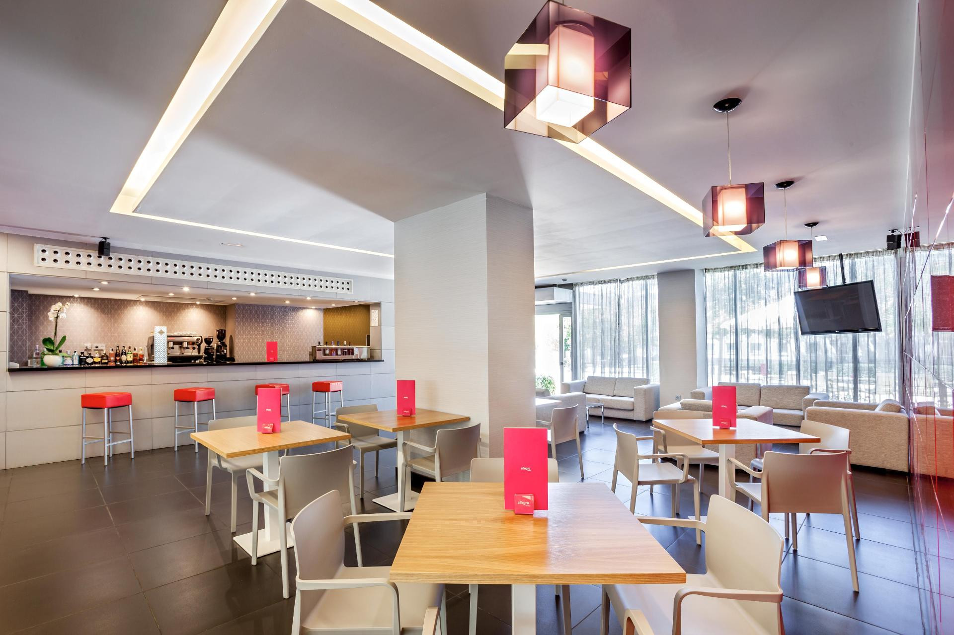 Bar/Salón Hotel Granada by Pierre & Vacances