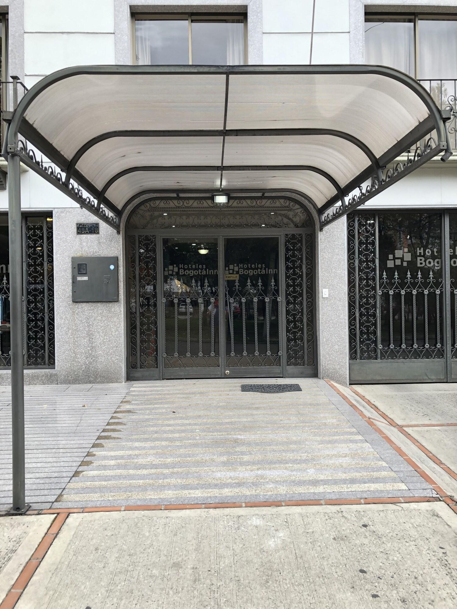 Vista Exterior Hotel Castellana Inn