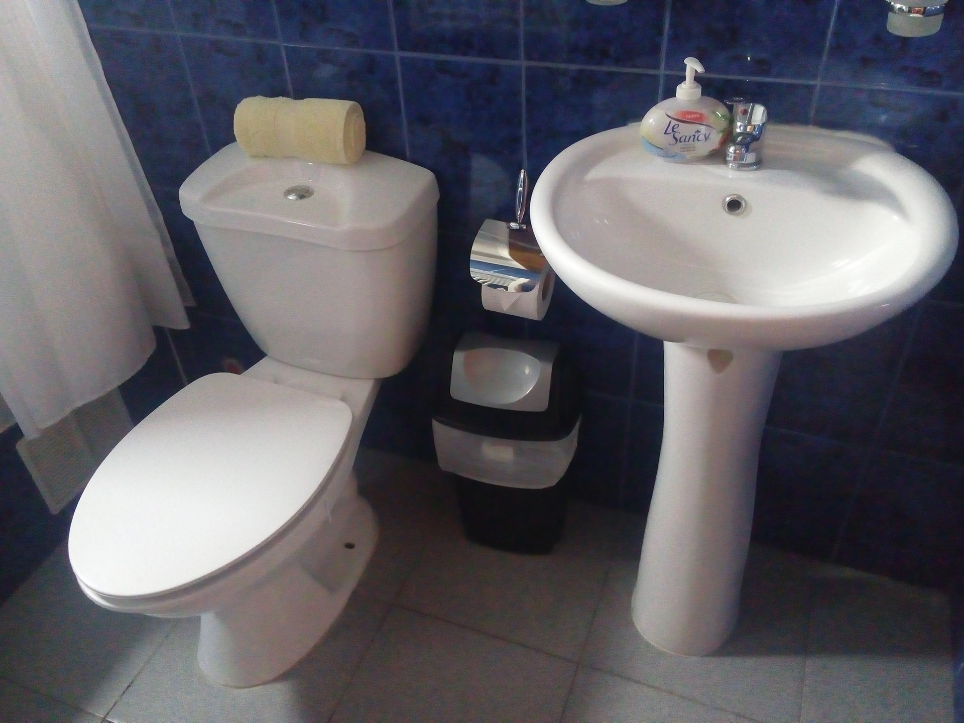 Equipamiento de Habitación Hostal la Base