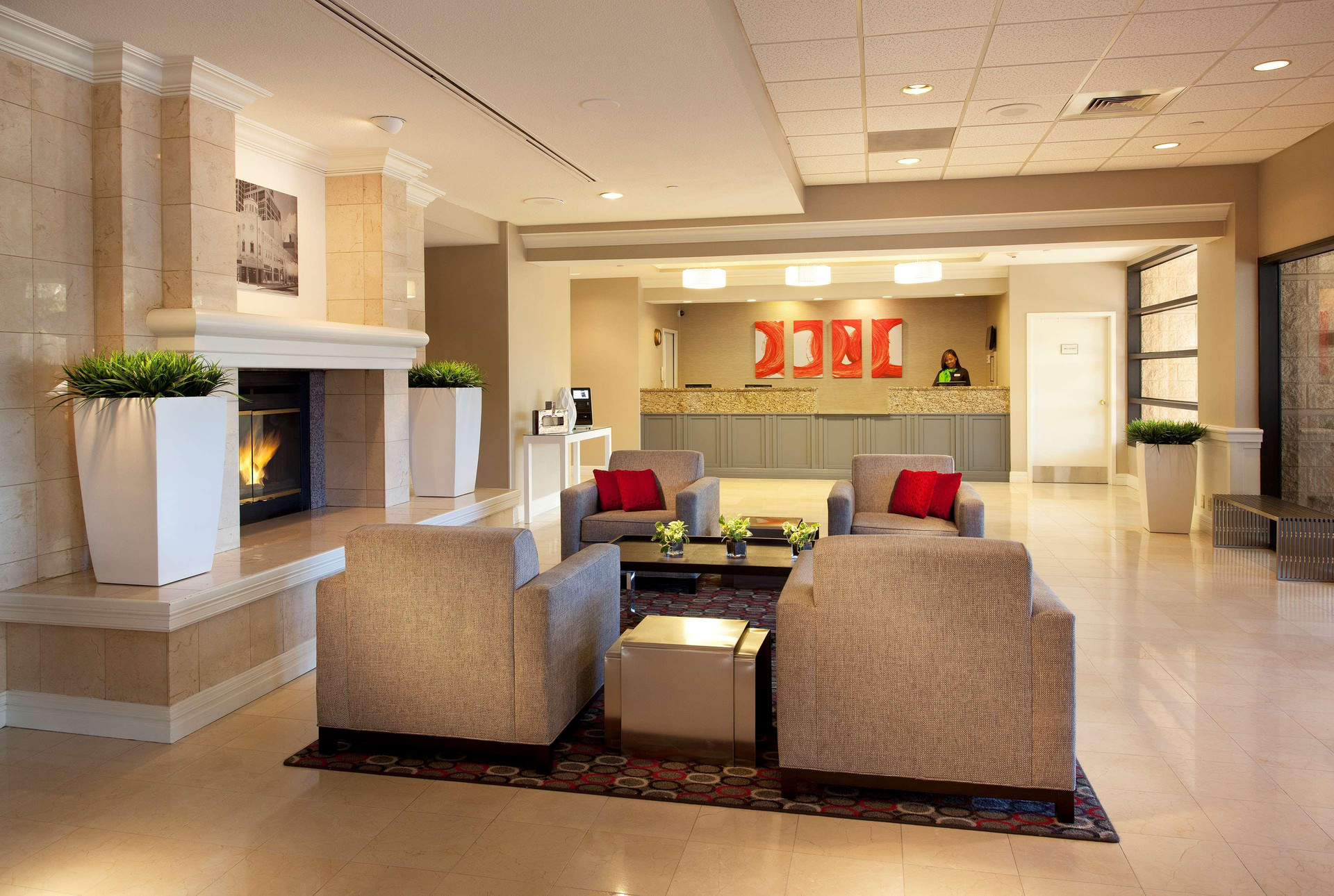 Vista Lobby Radisson Hotel Phoenix Airport