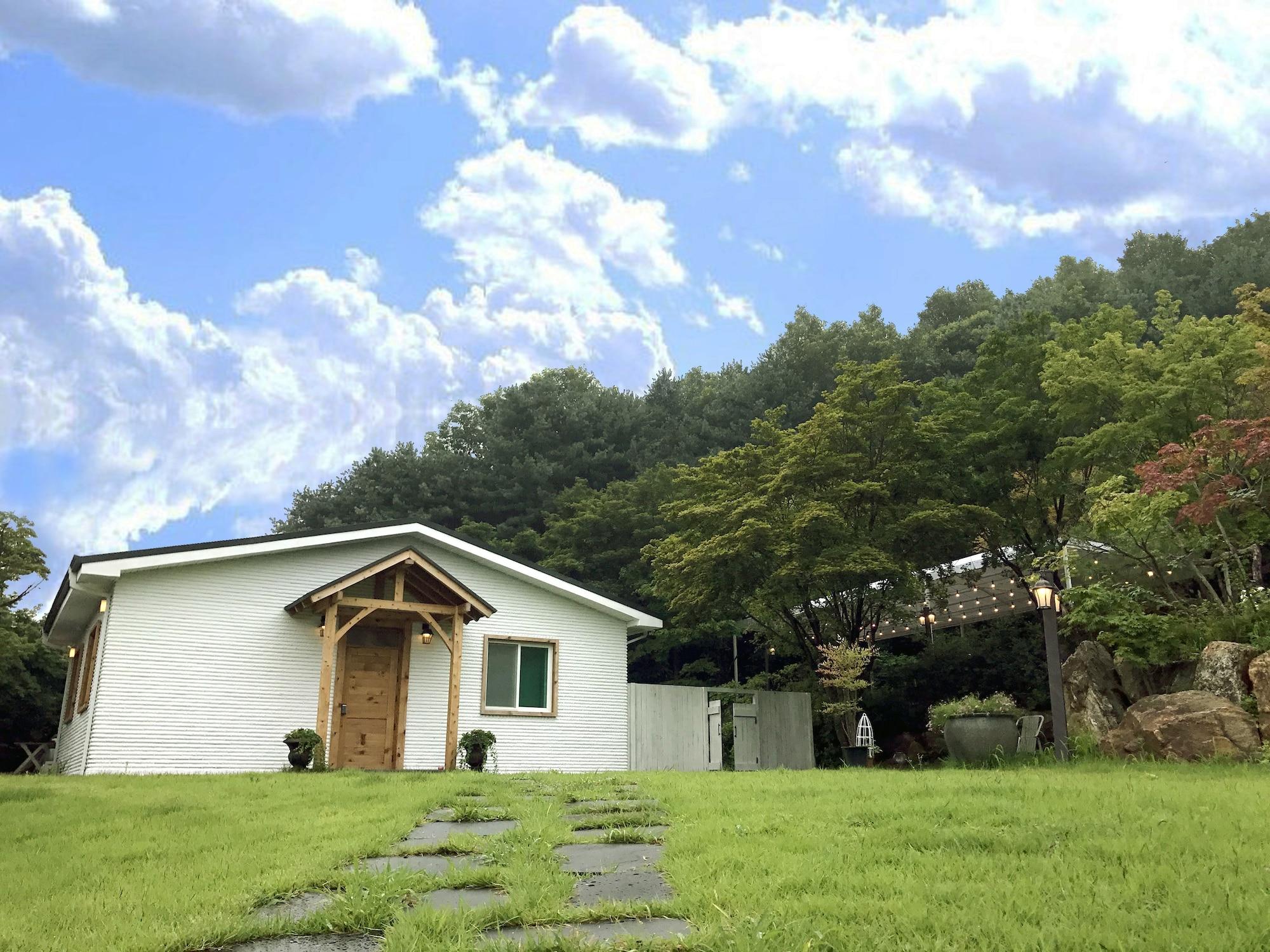 Vista Exterior Praise Suite