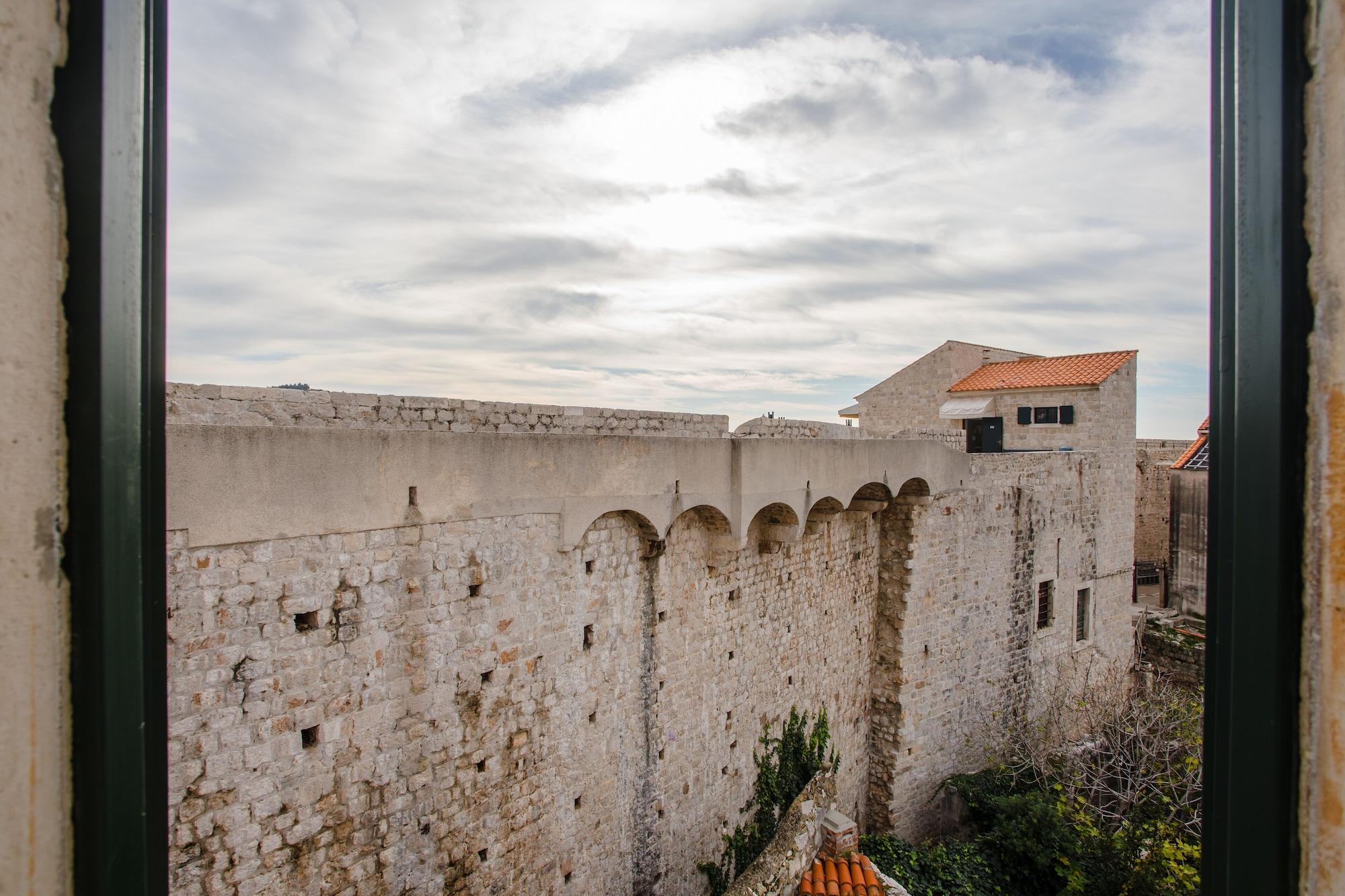 Varios House STAYEVA 11