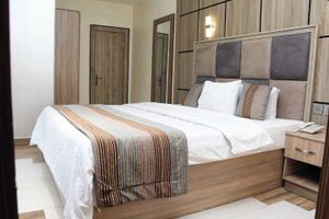 Arriendo temporal - Gold Palm Hotels Ltd