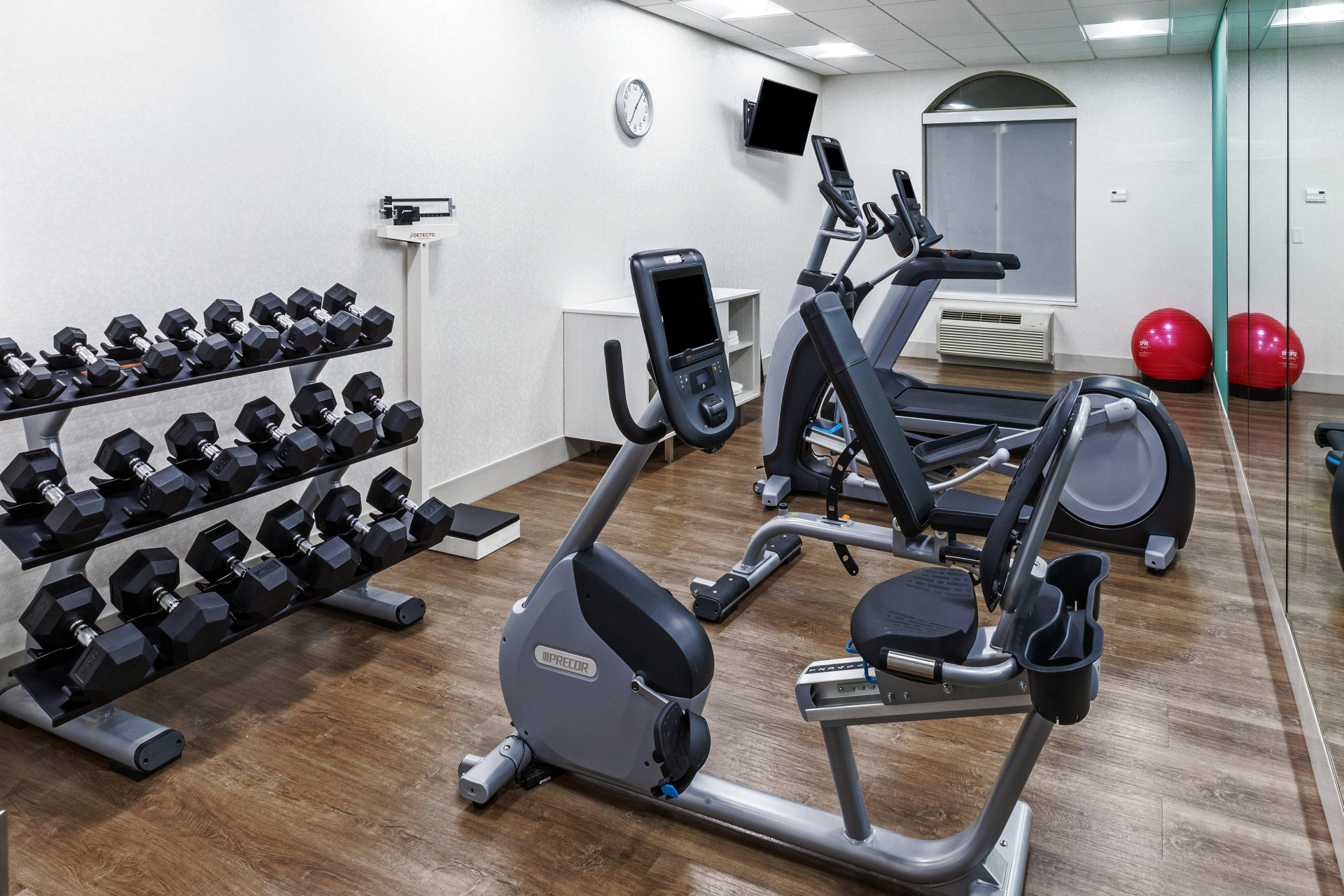 Instalaciones Recreativas Holiday Inn Express & Suites West by IHG