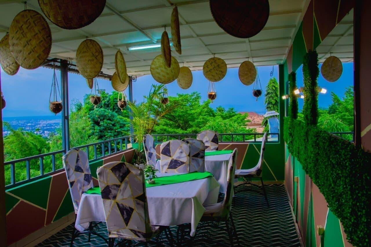 Varios Gahahe Hills Hotel