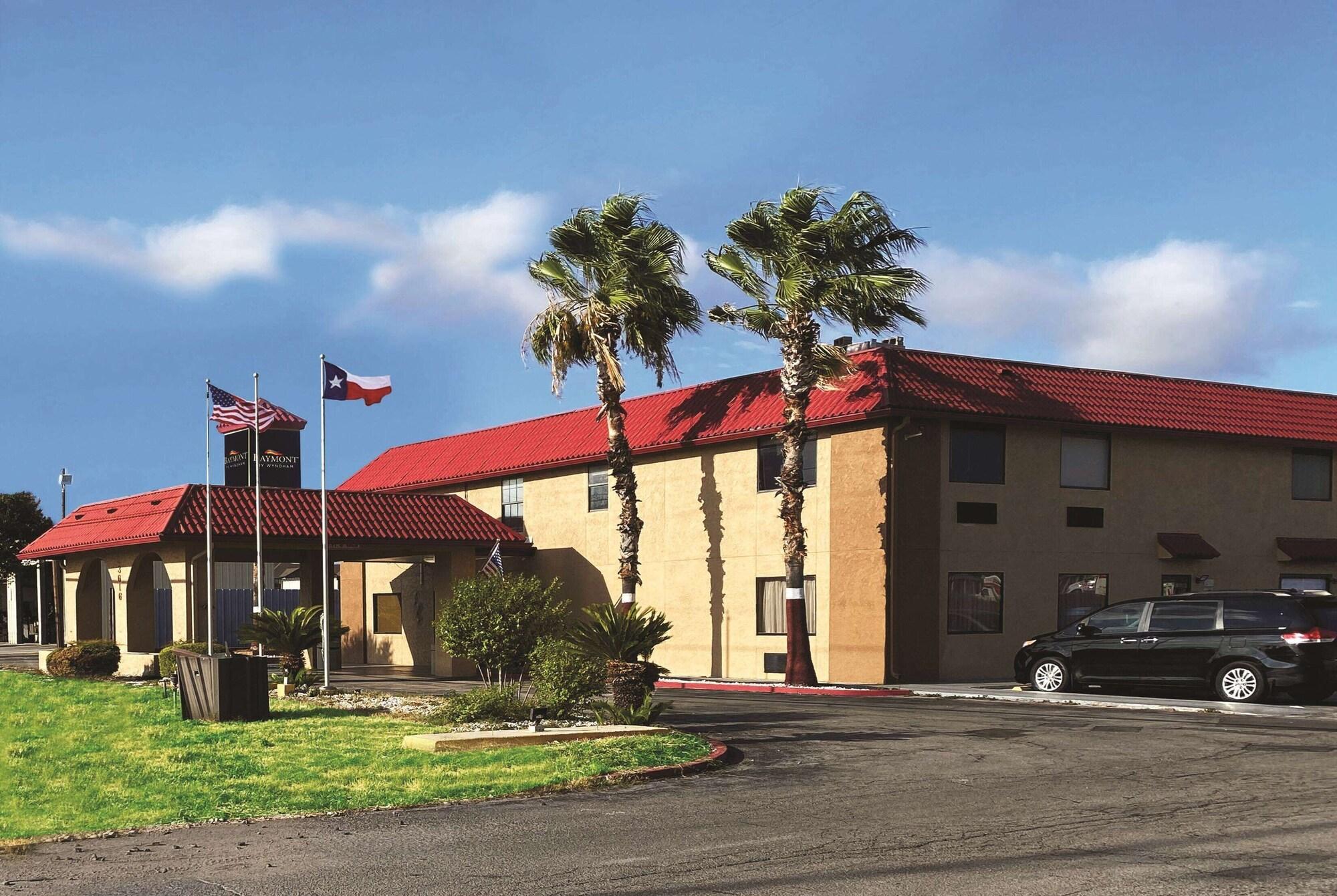 Vista Exterior Baymont by Wyndham Del Rio