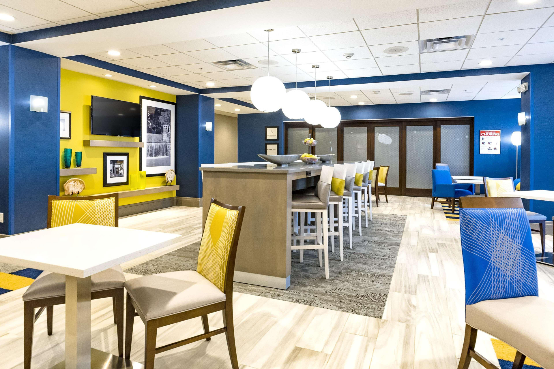 Vista Lobby Hampton Inn Lockport