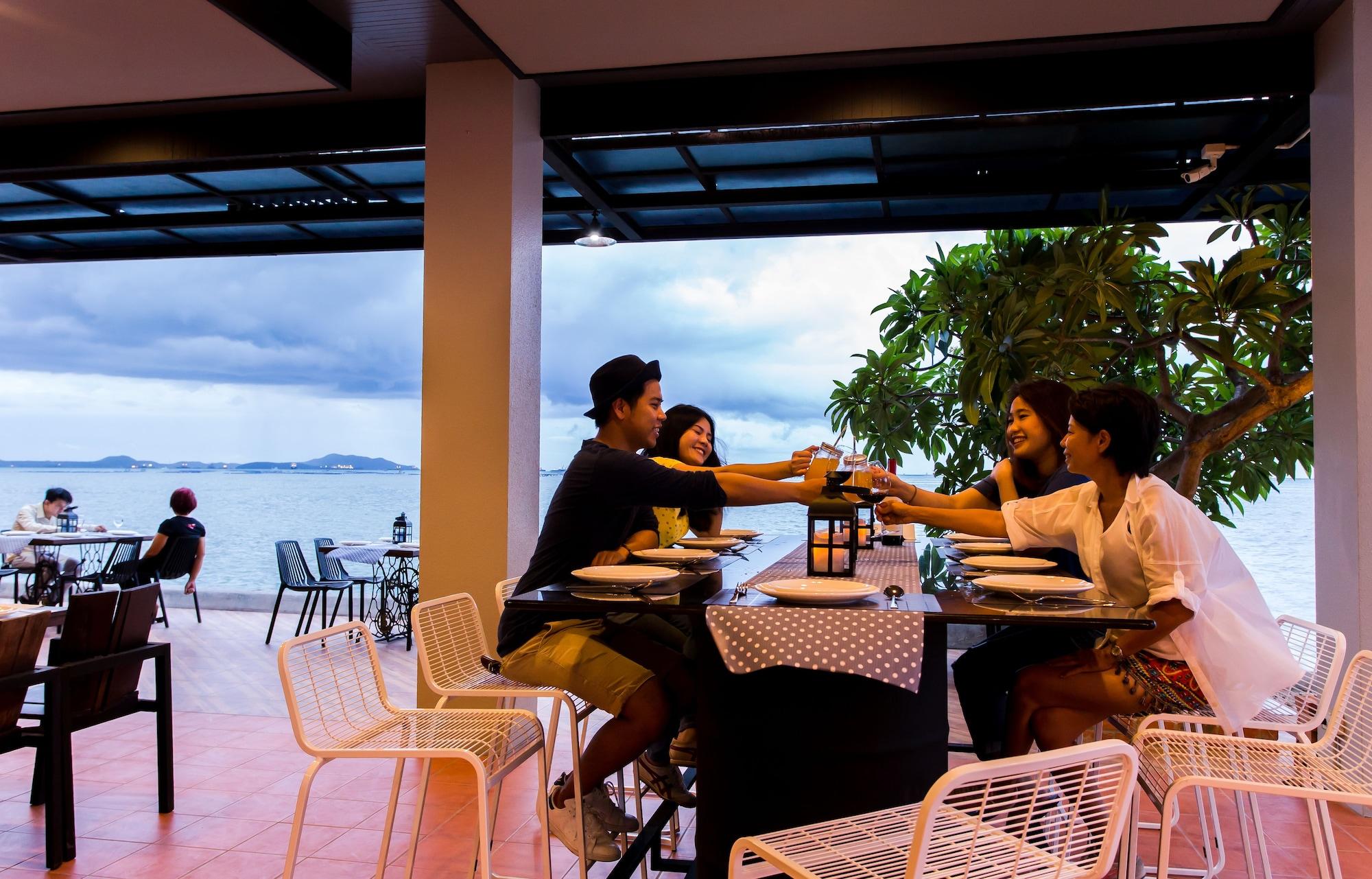 Restaurant The Loft Seaside Sriracha
