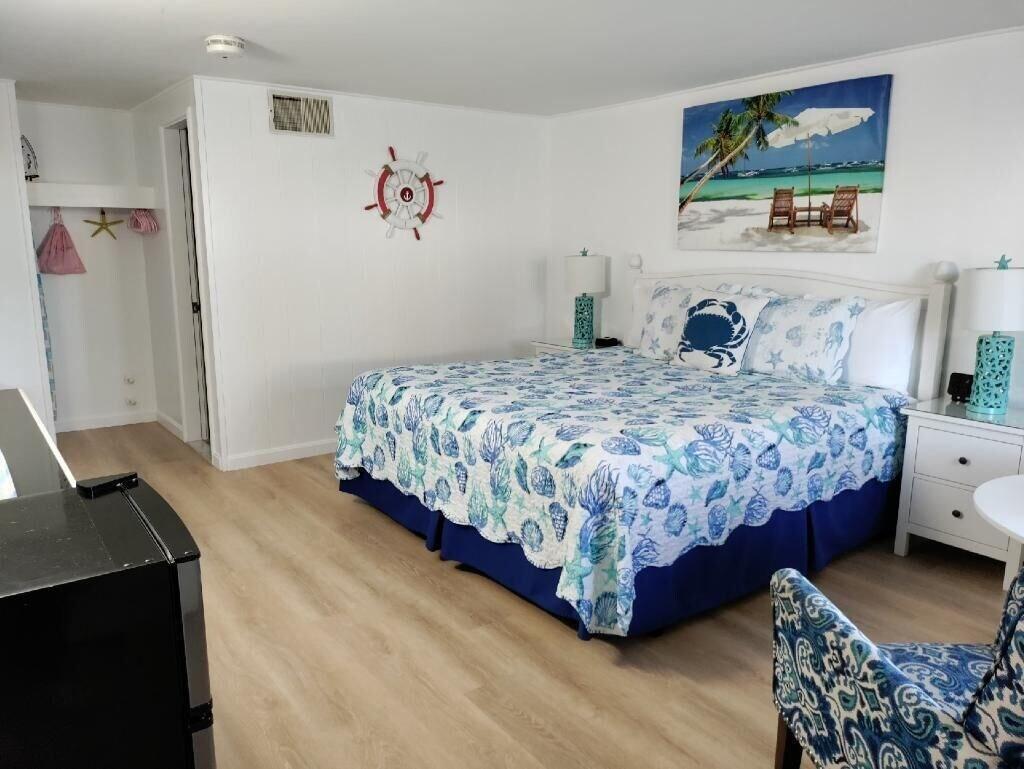 Varios Mariner Motel
