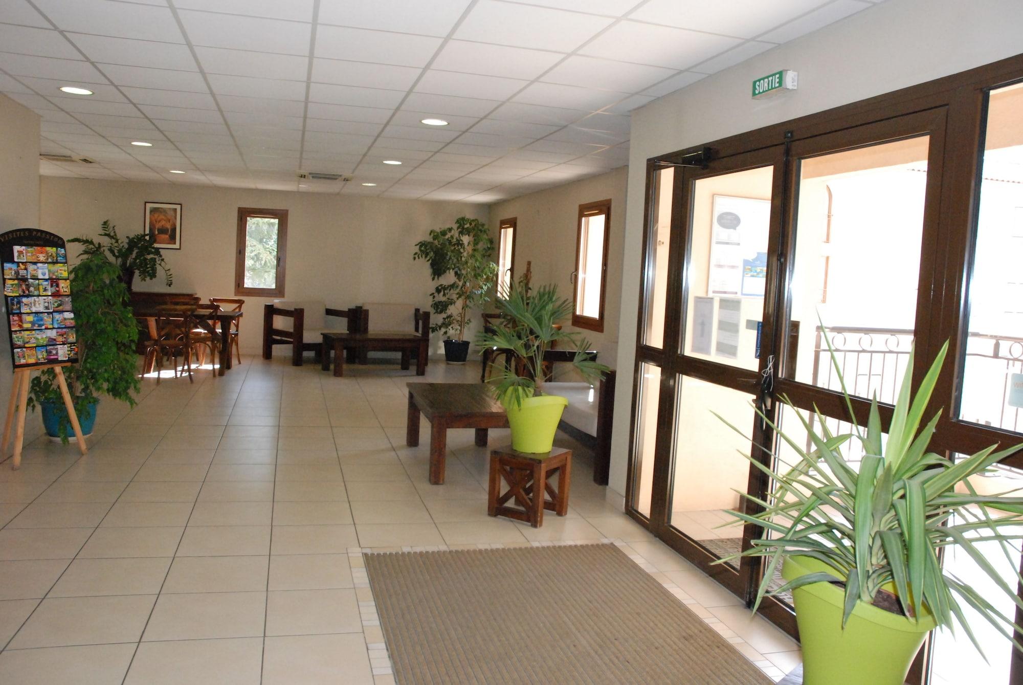 Vista Lobby UZES APPART HOTEL