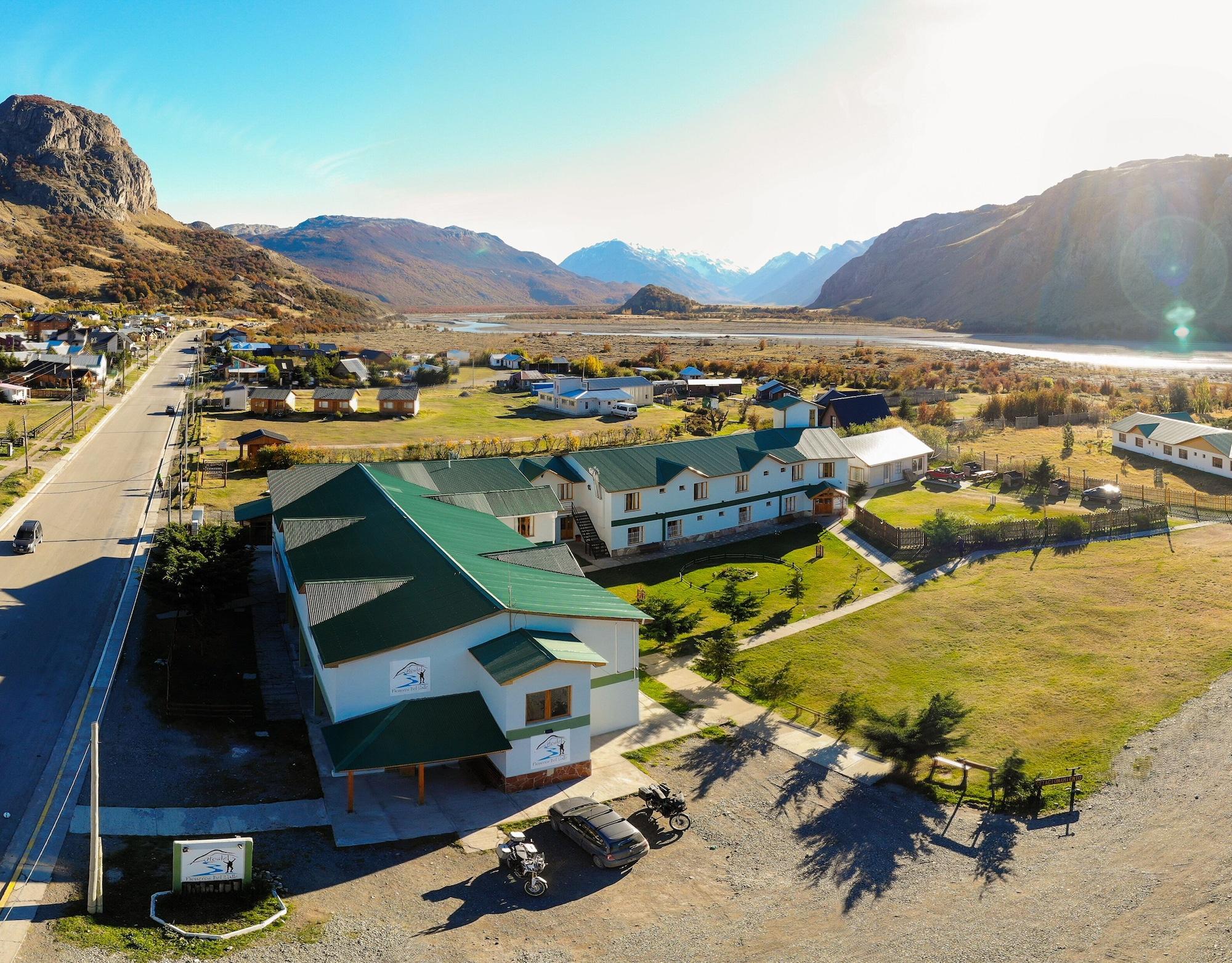 Vista Exterior Pioneros del Valle Hostel