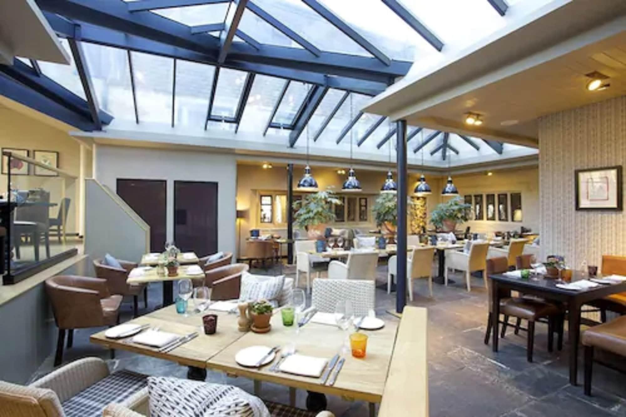Restaurant The Broadway Hotel