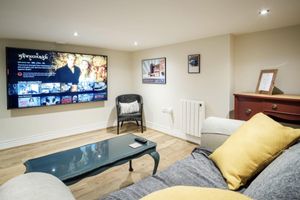 Alquiler Vacacional - Sleeps 18 Central York 5★Townhouse Parking Cinema & Pool Table & Games Room