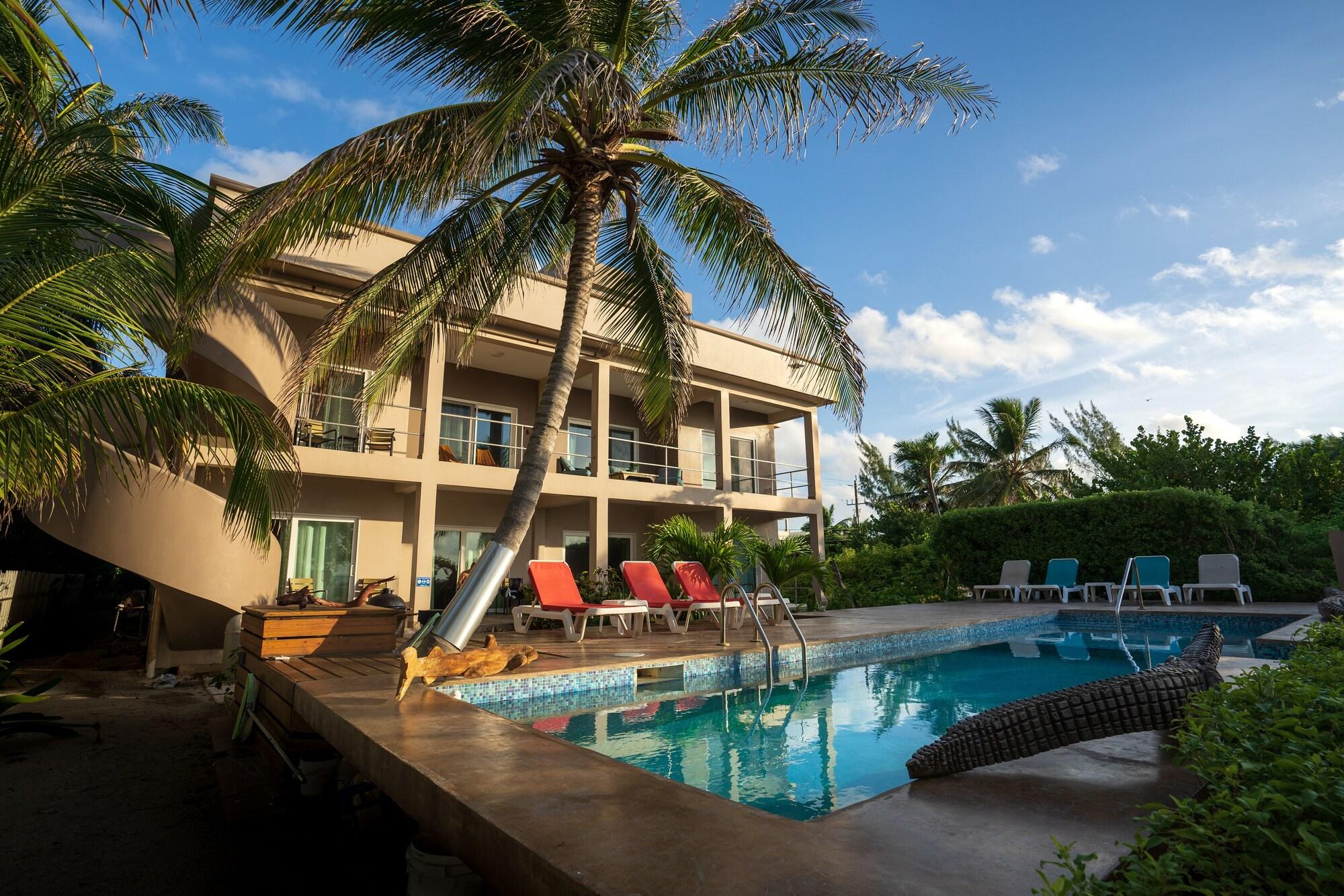Varios Twisted Palm Villas