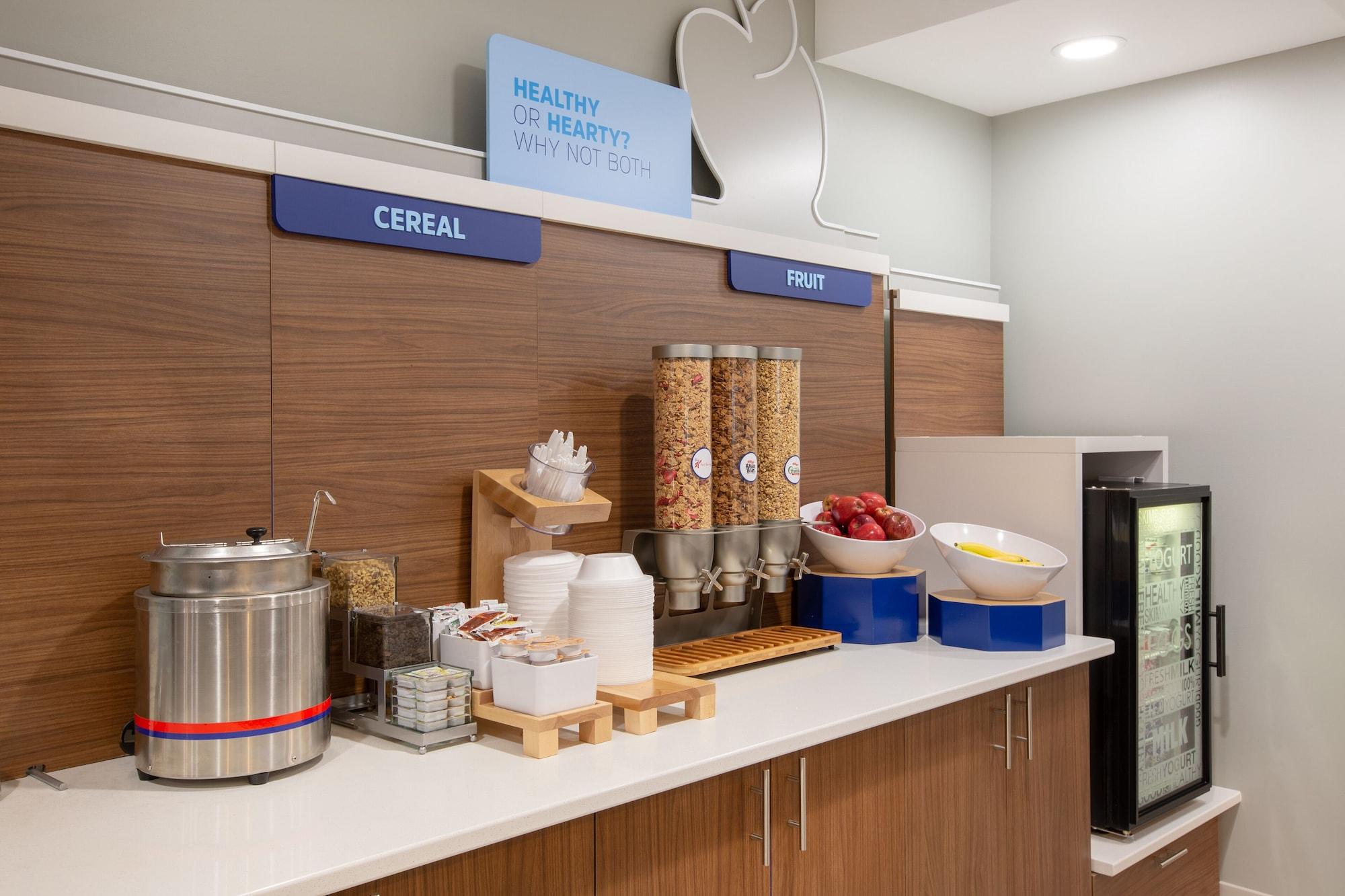 Vista Lobby Holiday Inn Express Hotel & Suites Columbus by IHG