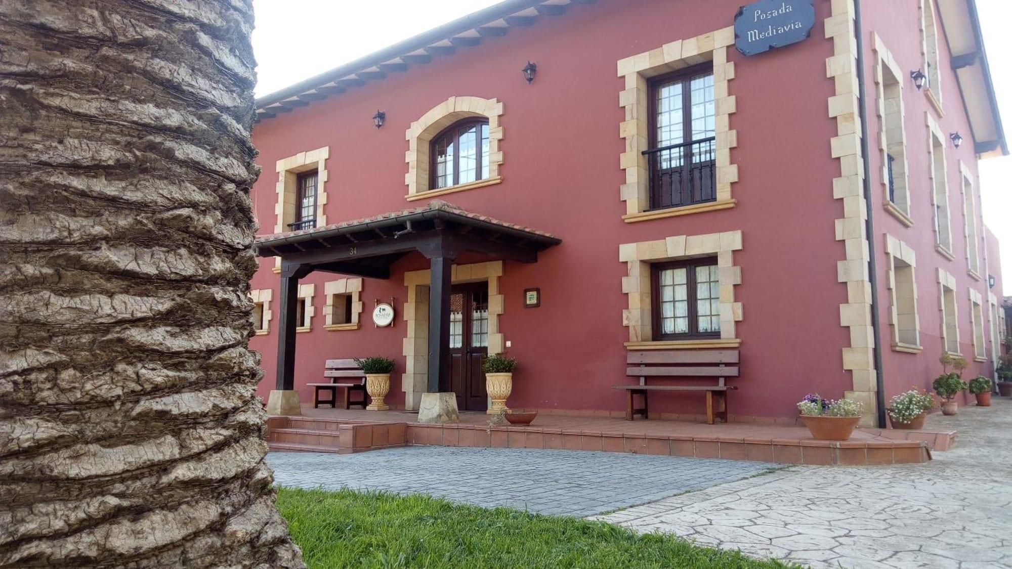 Vista Exterior Posada Mediavia