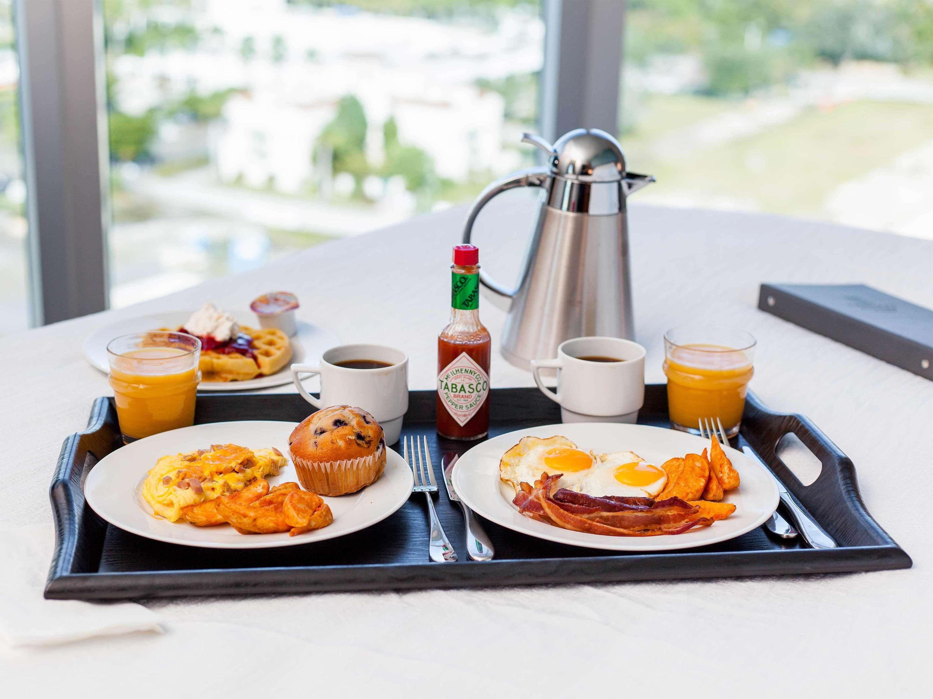 Restaurant Embassy Suites by Hilton Sarasota, FL