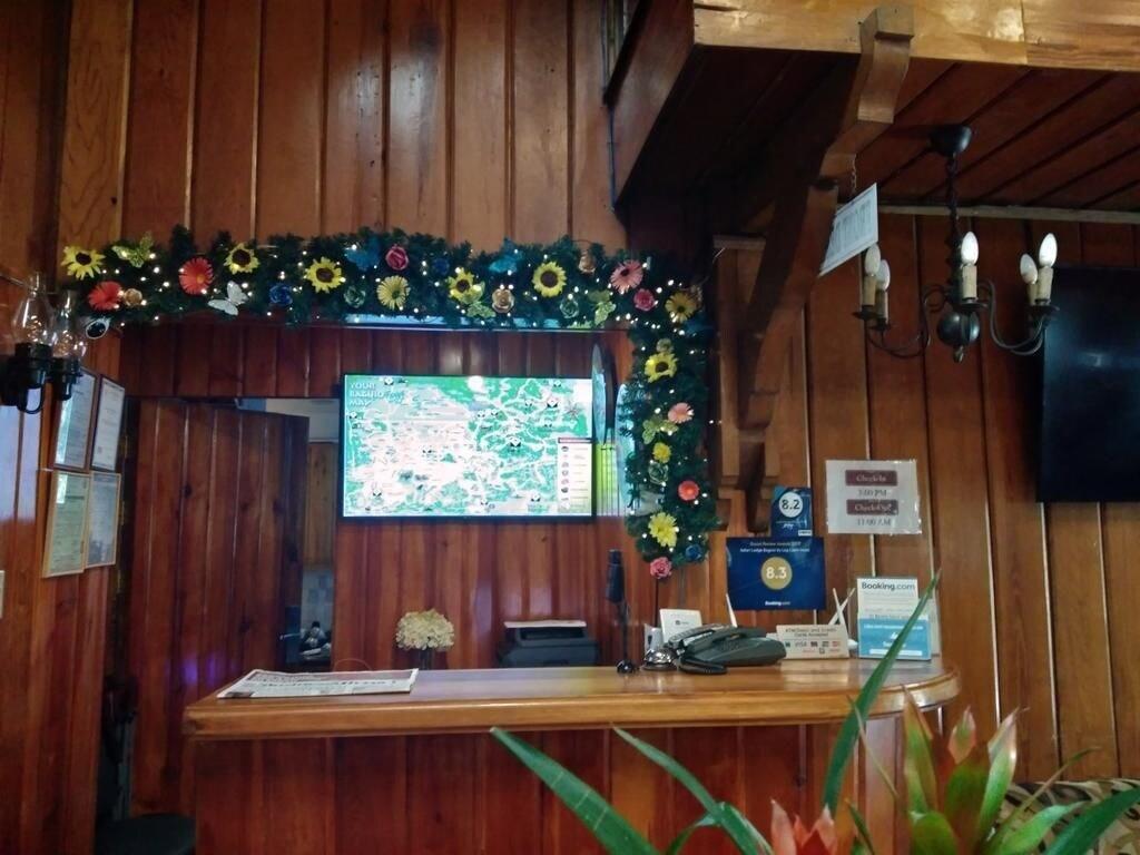 Vista Lobby Log Cabin Hotel-Baguio