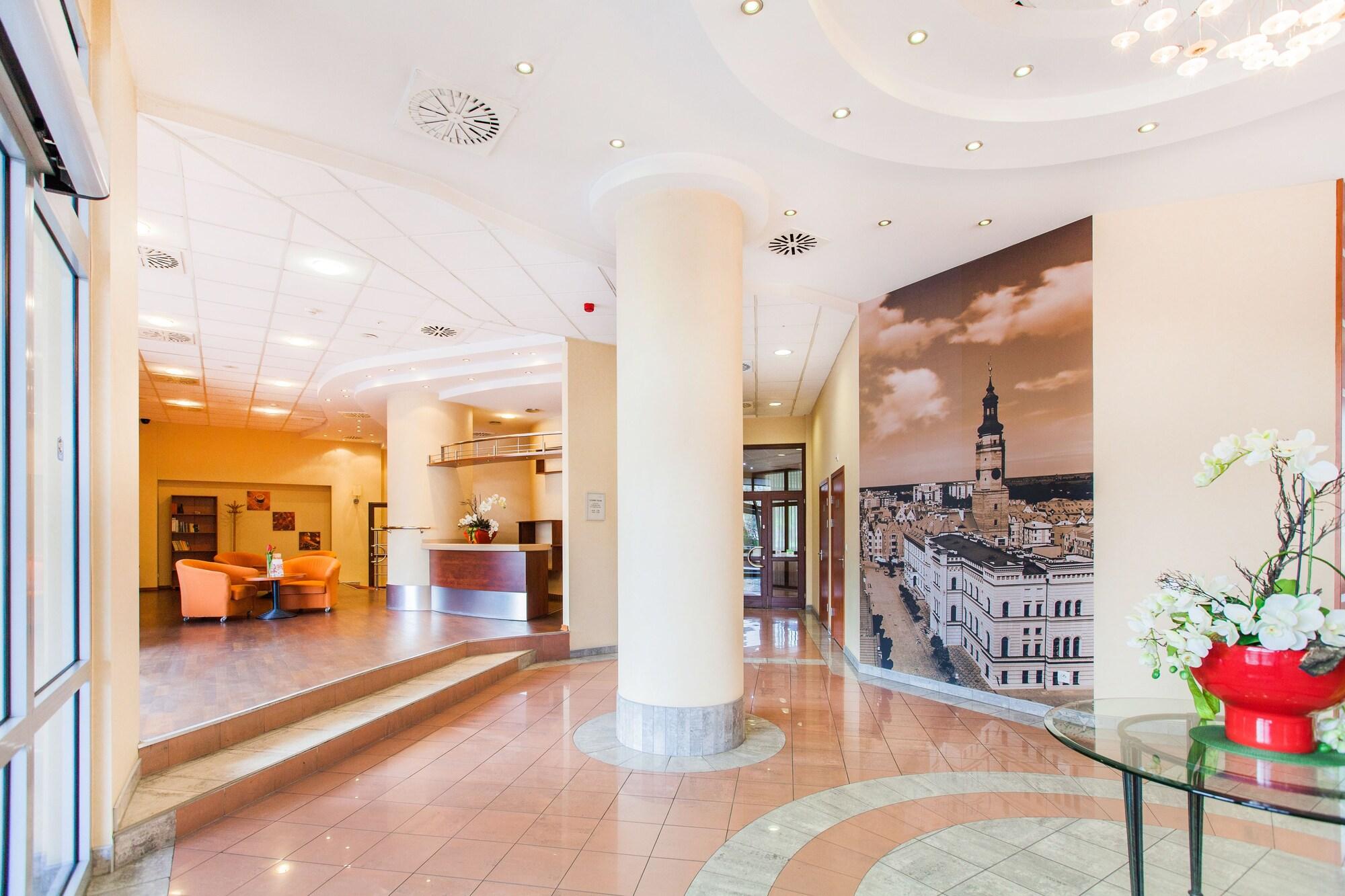 Vista Lobby Qubus Hotel Głogów