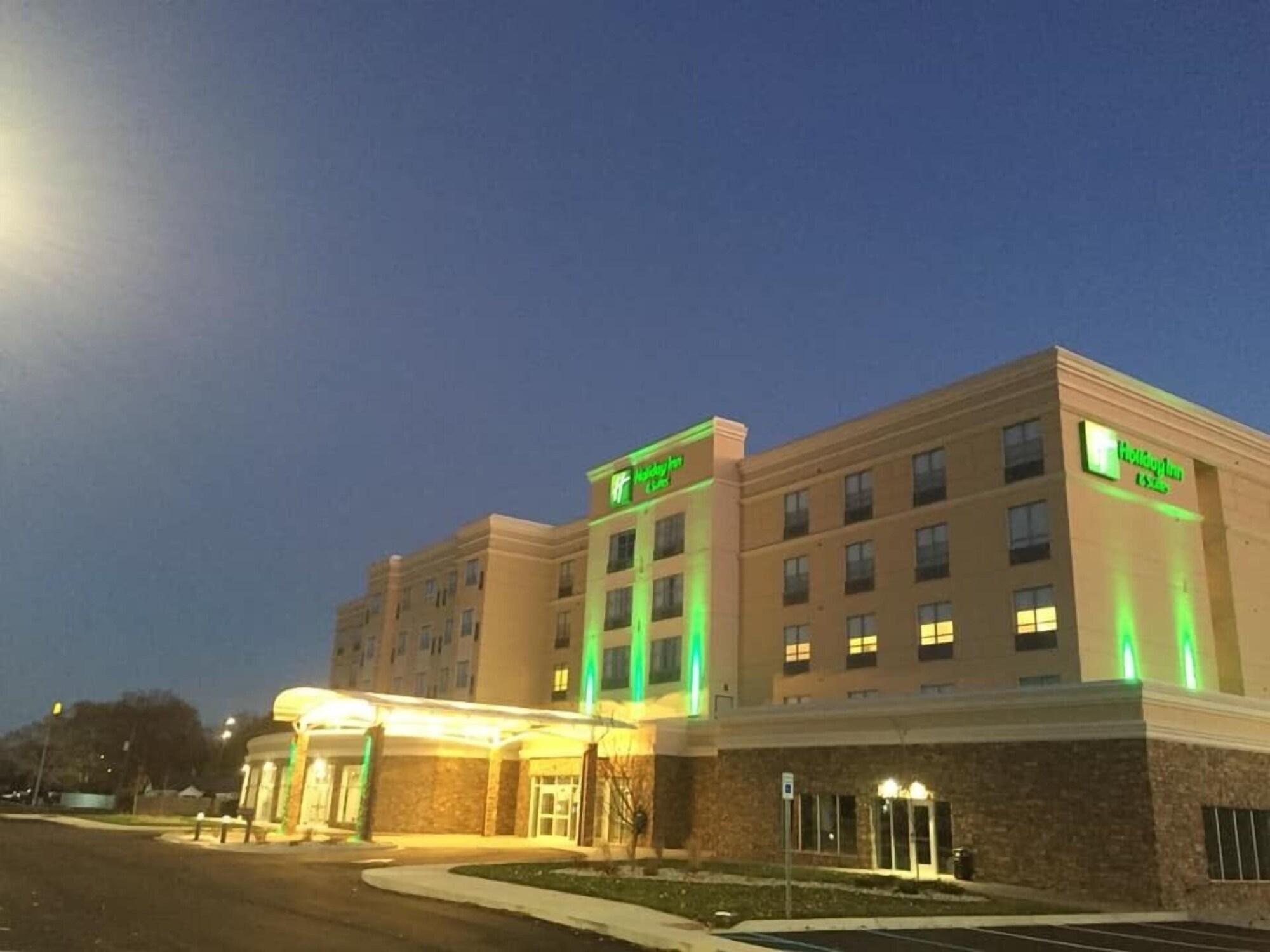 Vista Exterior Holiday Inn Hotels and Suites Mount Pleasant by IHG