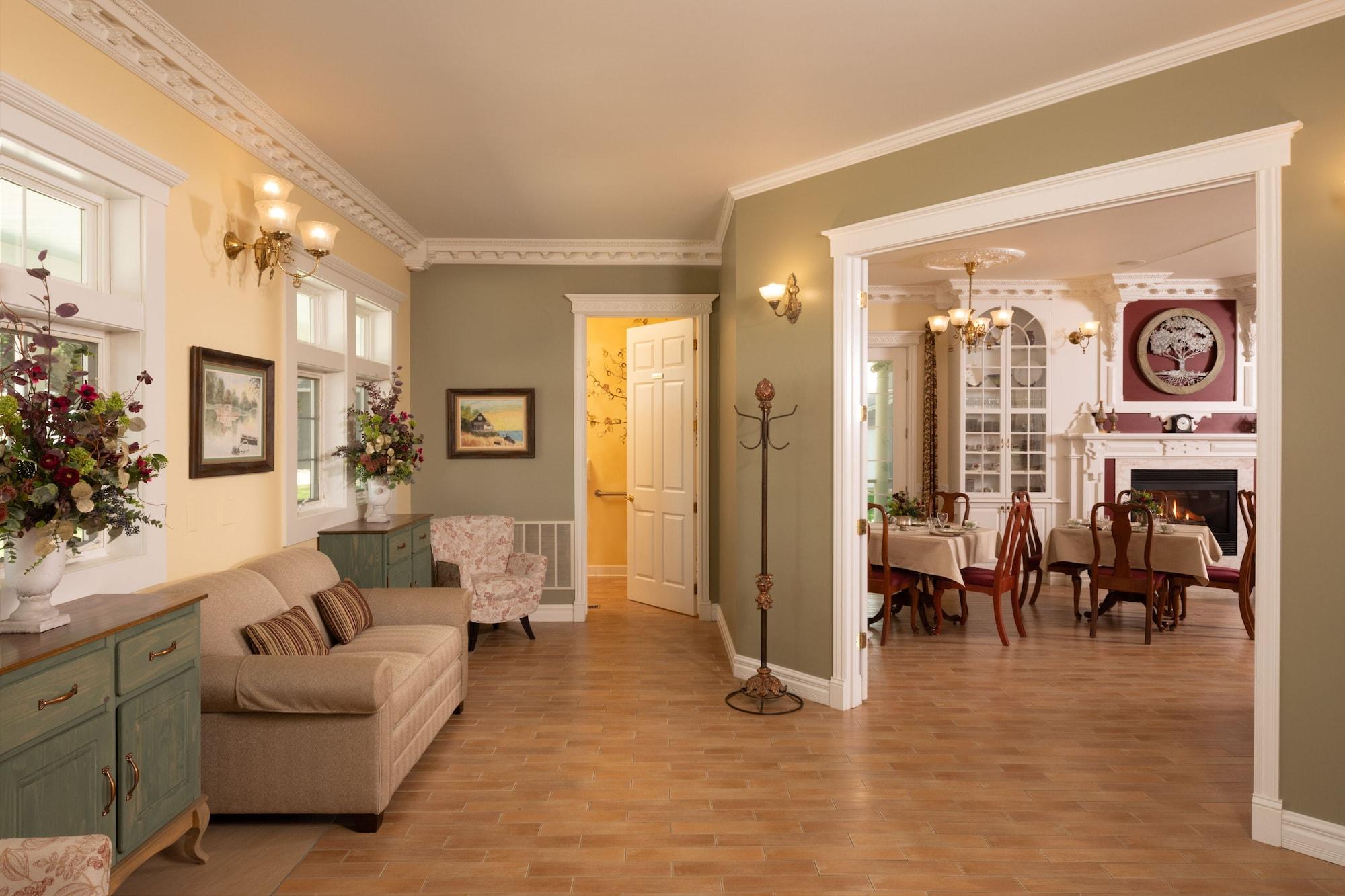 Vista Lobby The Oakwood Inn – Adults Only