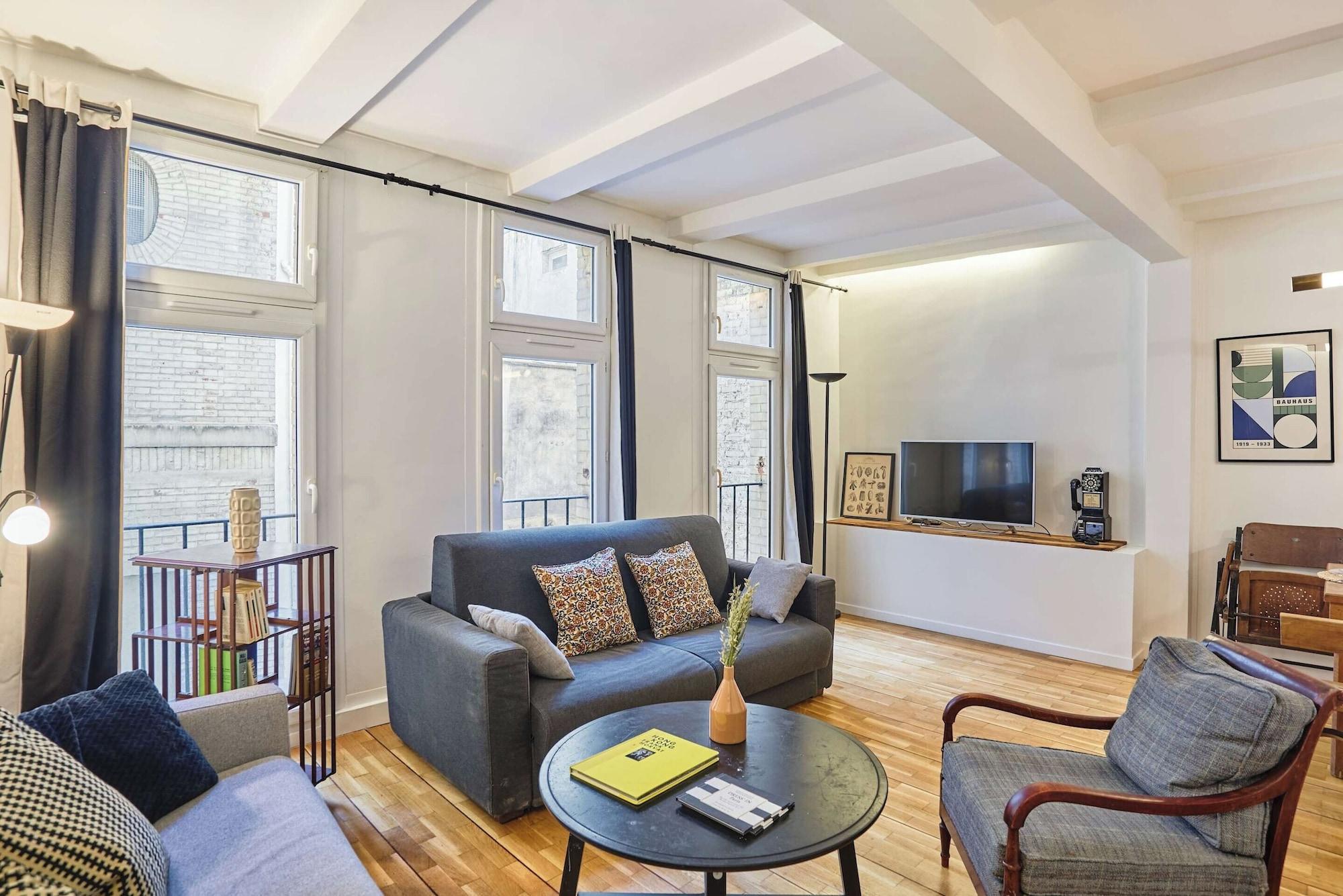 Varios Magnificent Flat in Saint Germain des Pres
