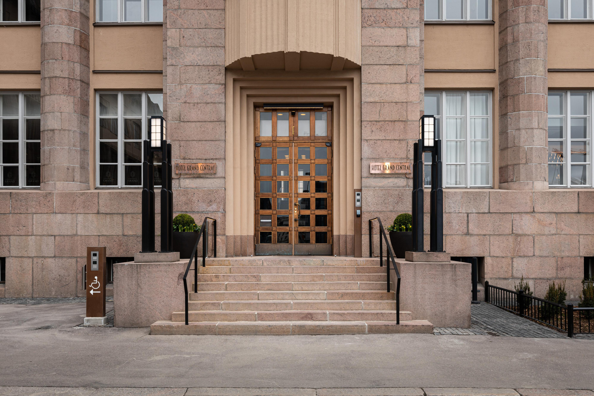 Vista Exterior Scandic Grand Central Helsinki