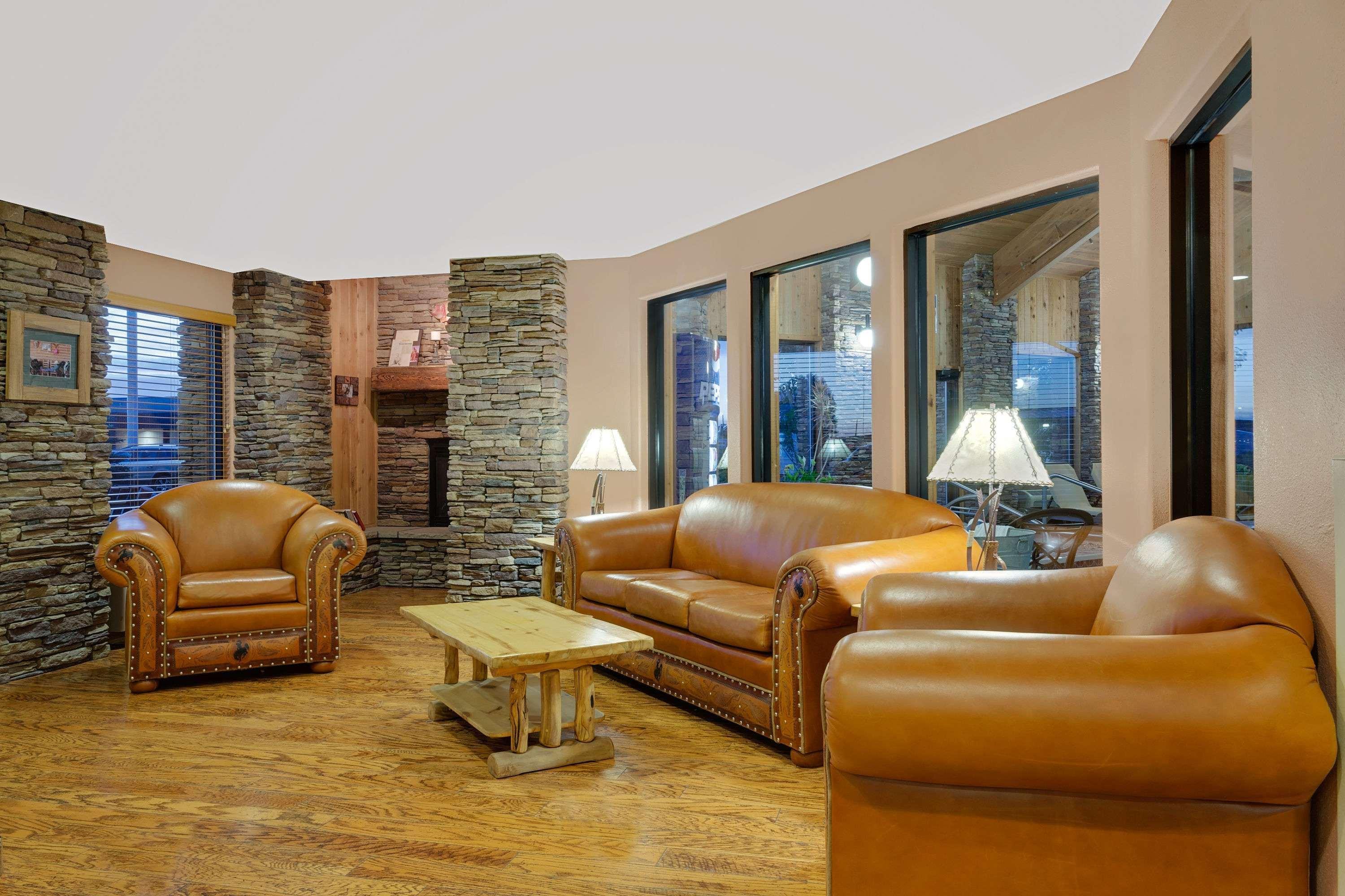 Vista Lobby Baymont by Wyndham Pinedale