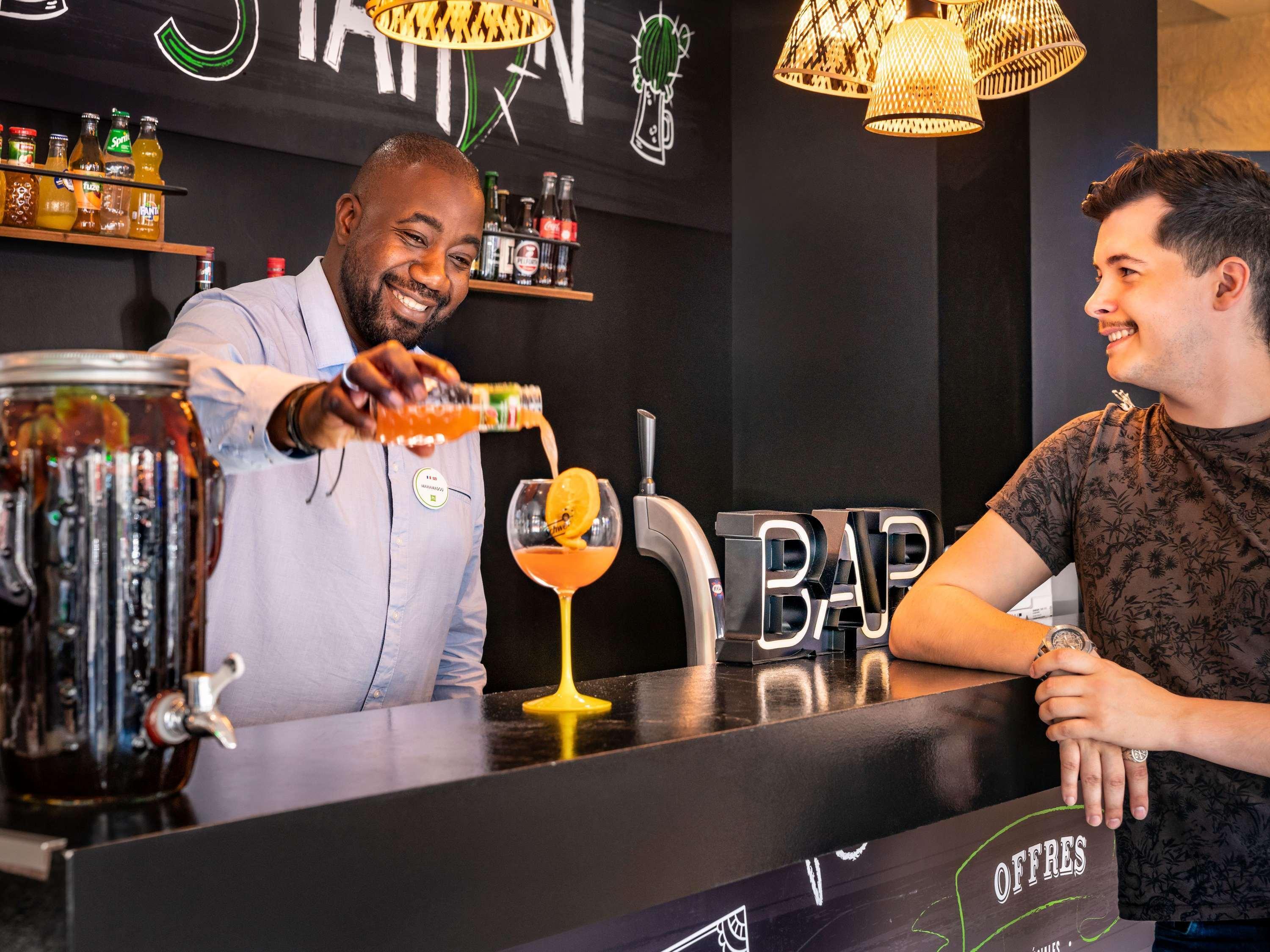 Bar/Salón ibis Styles Paris Gare de l'Est Château Landon