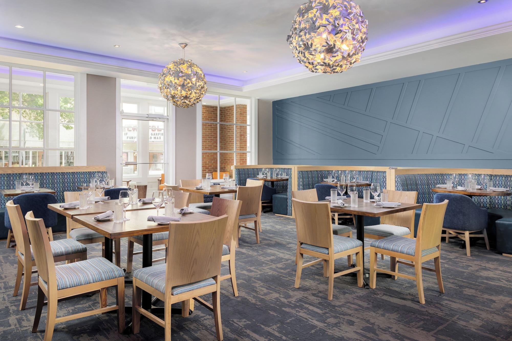 Restaurant Capitol Plaza Hotel Montpelier Tapestry Collection by Hilton