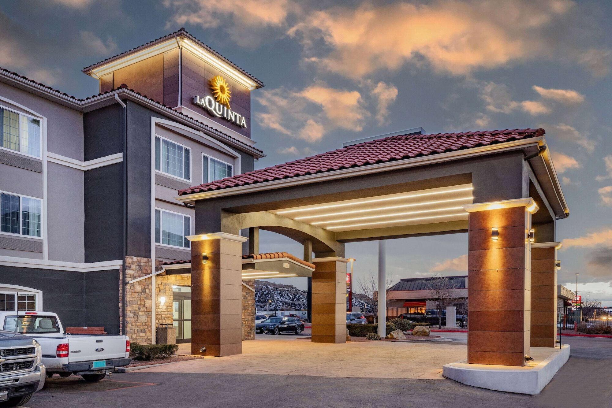 Vista Exterior La Quinta Inn & Suites by Wyndham Gallup